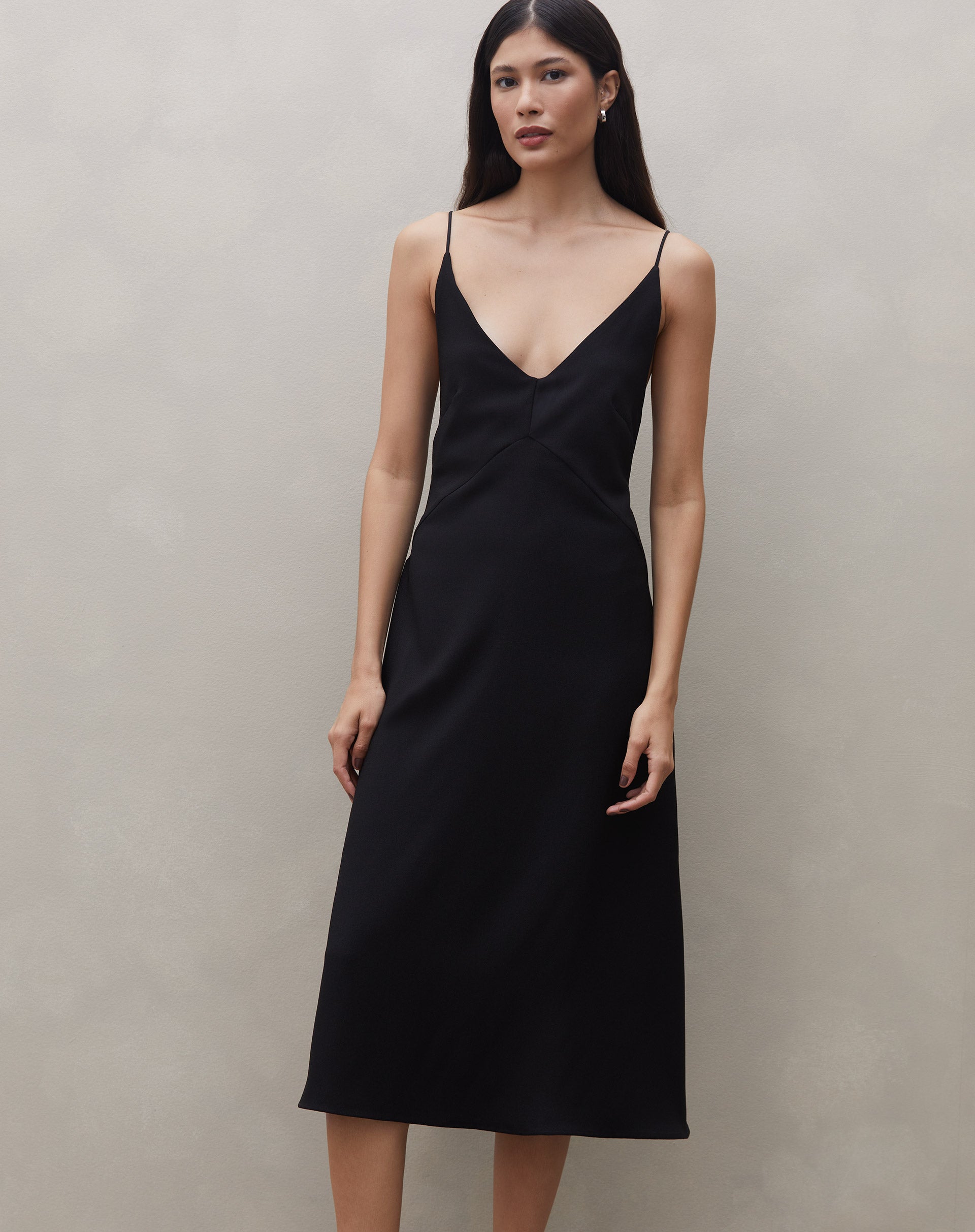 Vestido Midi de Alças Decote V - Preto