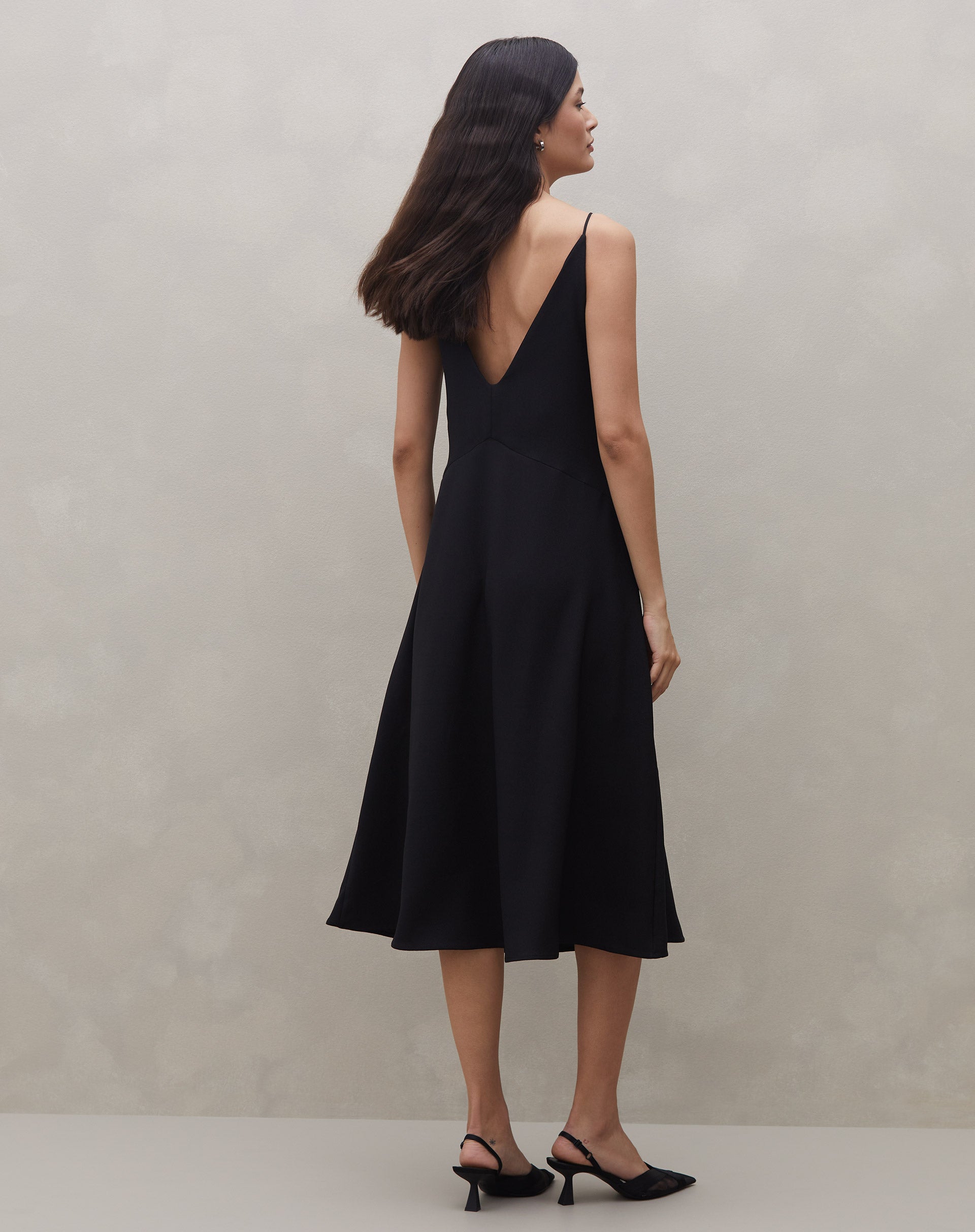 Vestido Midi de Alças Decote V - Preto