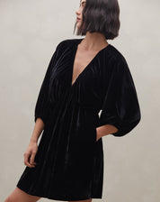 Vestido Curto Manga Longa de Veludo - Preto