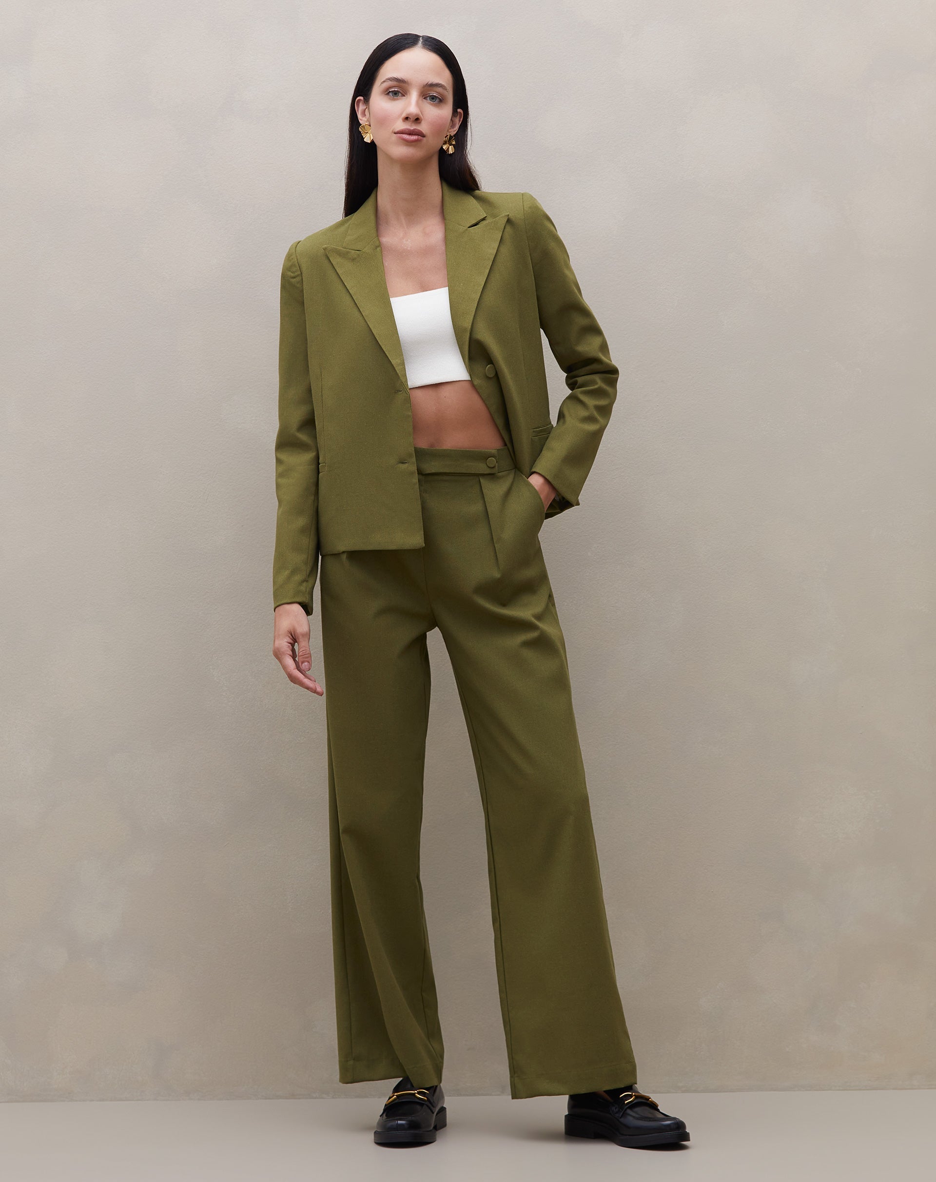 51224941_0033_calca-pregas-com-cos-transpassado-verde-militar_0_0bca1bcc-bfa2-468f-a862-aa75f04e7342.jpg