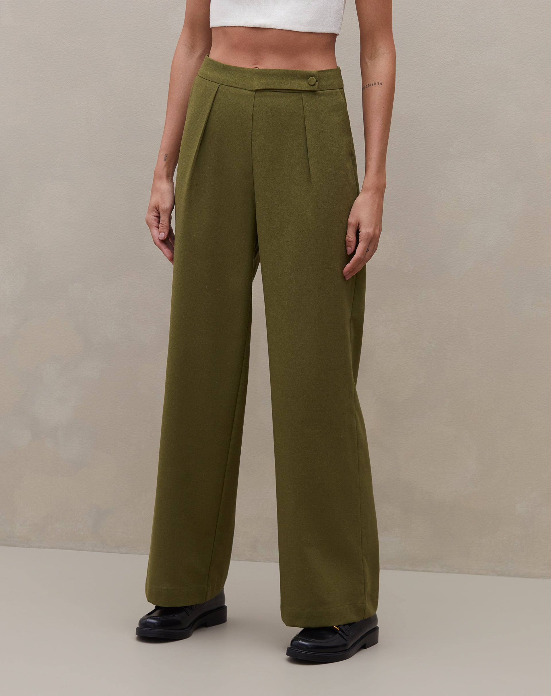 Calça Pregas com Cós Transpassado - Verde Militar