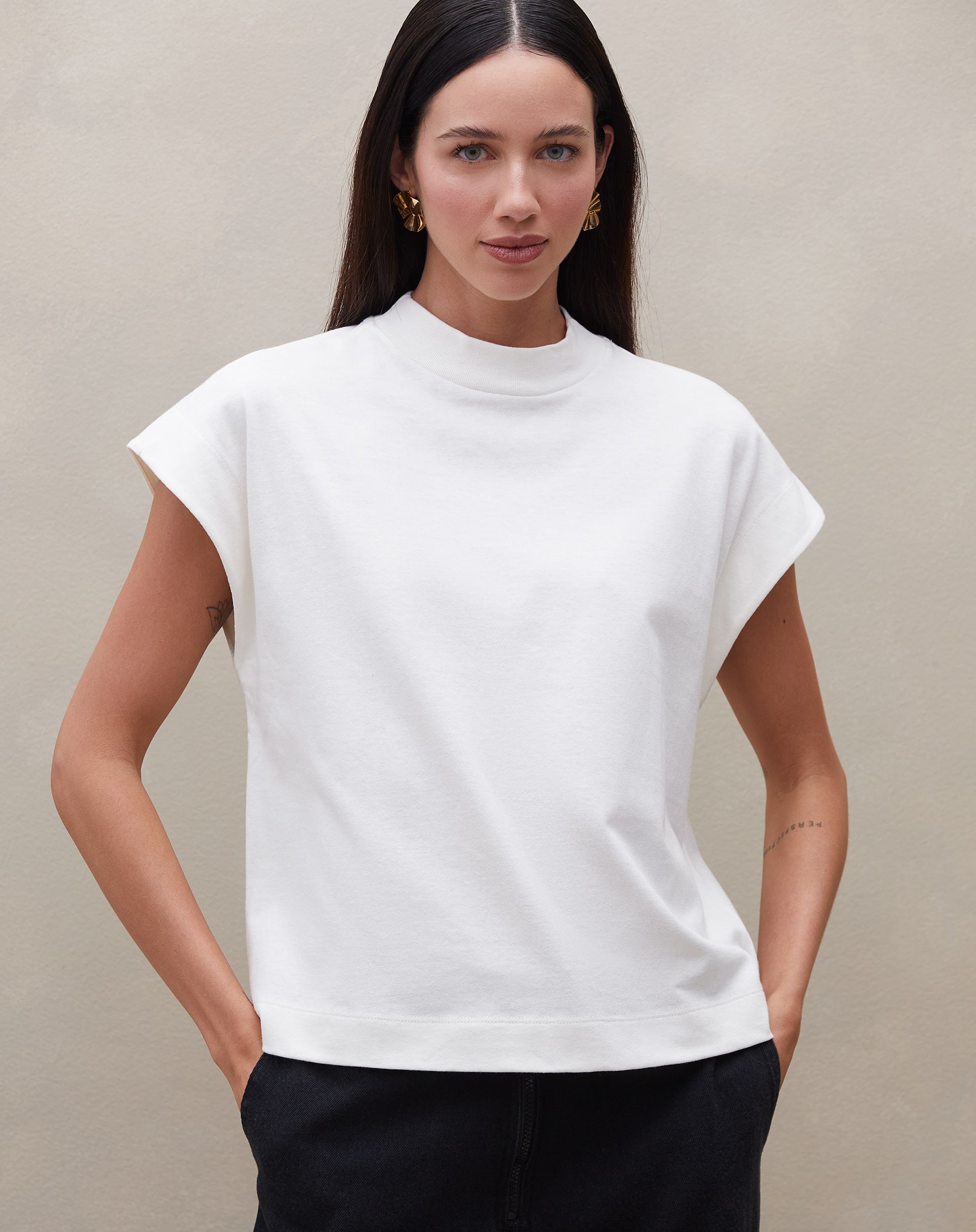 Camiseta de Malha sem Cava Gola Média - Off-white