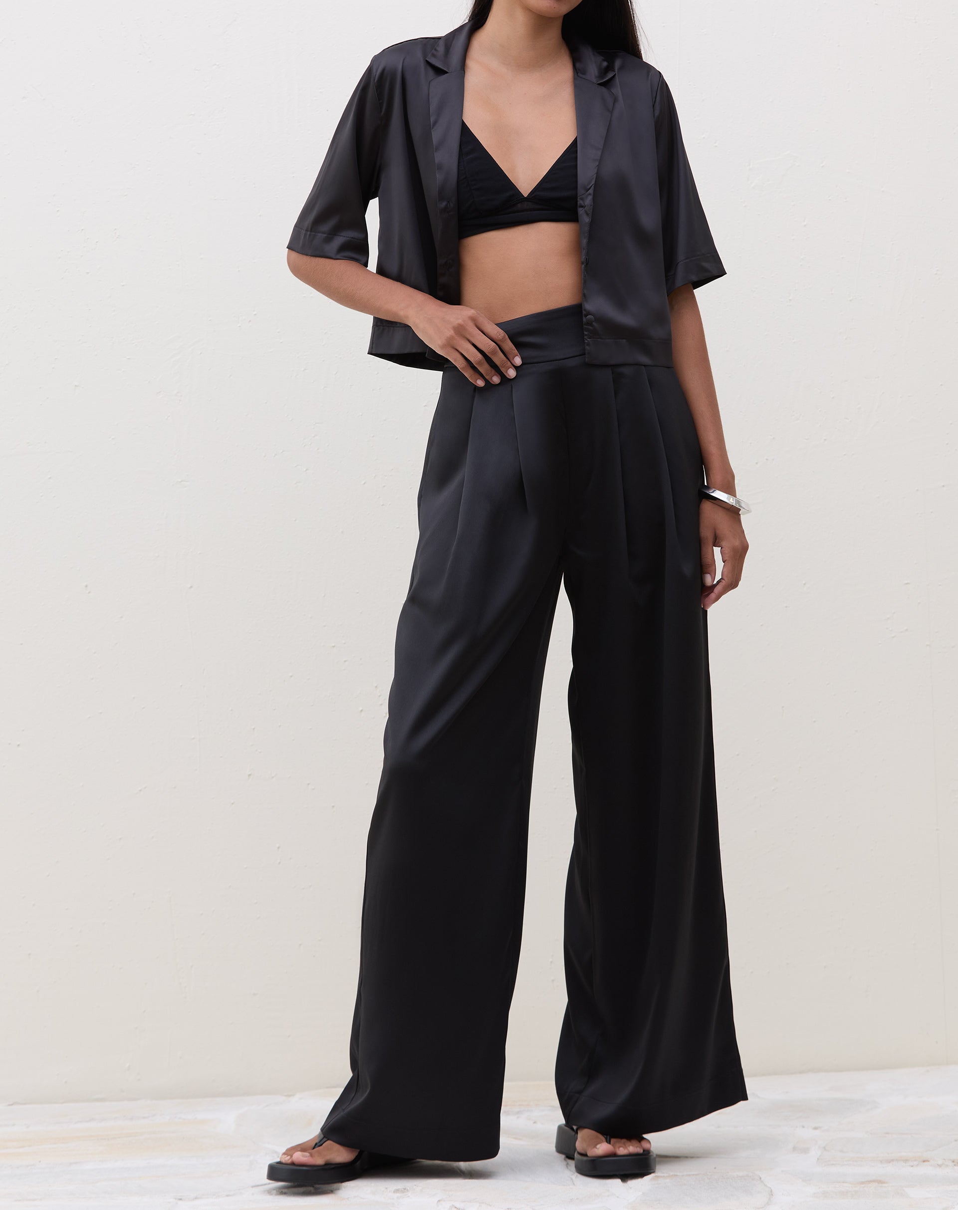 Calça Wide Leg com Pregas Alfaiataria - Preto