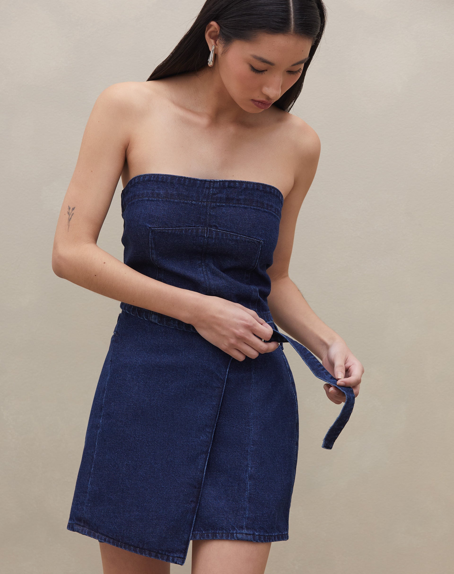 51225165_0048_saia-mini-jeans-azul-escuro_1_27b5518e-294c-4a86-8873-8b051c9571ef.jpg