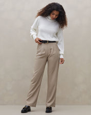 Calça com Pregas de Alfaiataria - Bege