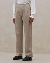 Calça com Pregas de Alfaiataria - Bege