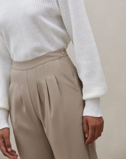 Calça com Pregas de Alfaiataria - Bege