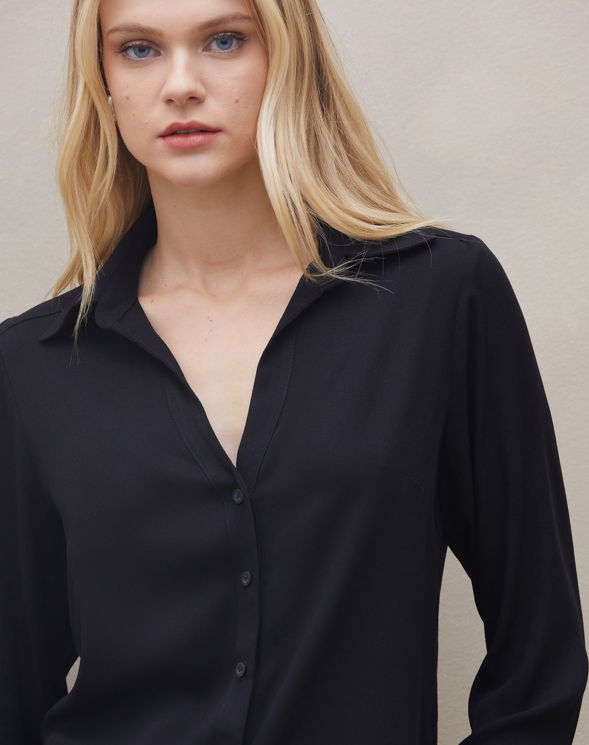 Camisa Texturizada com Punhos Largos - Preto