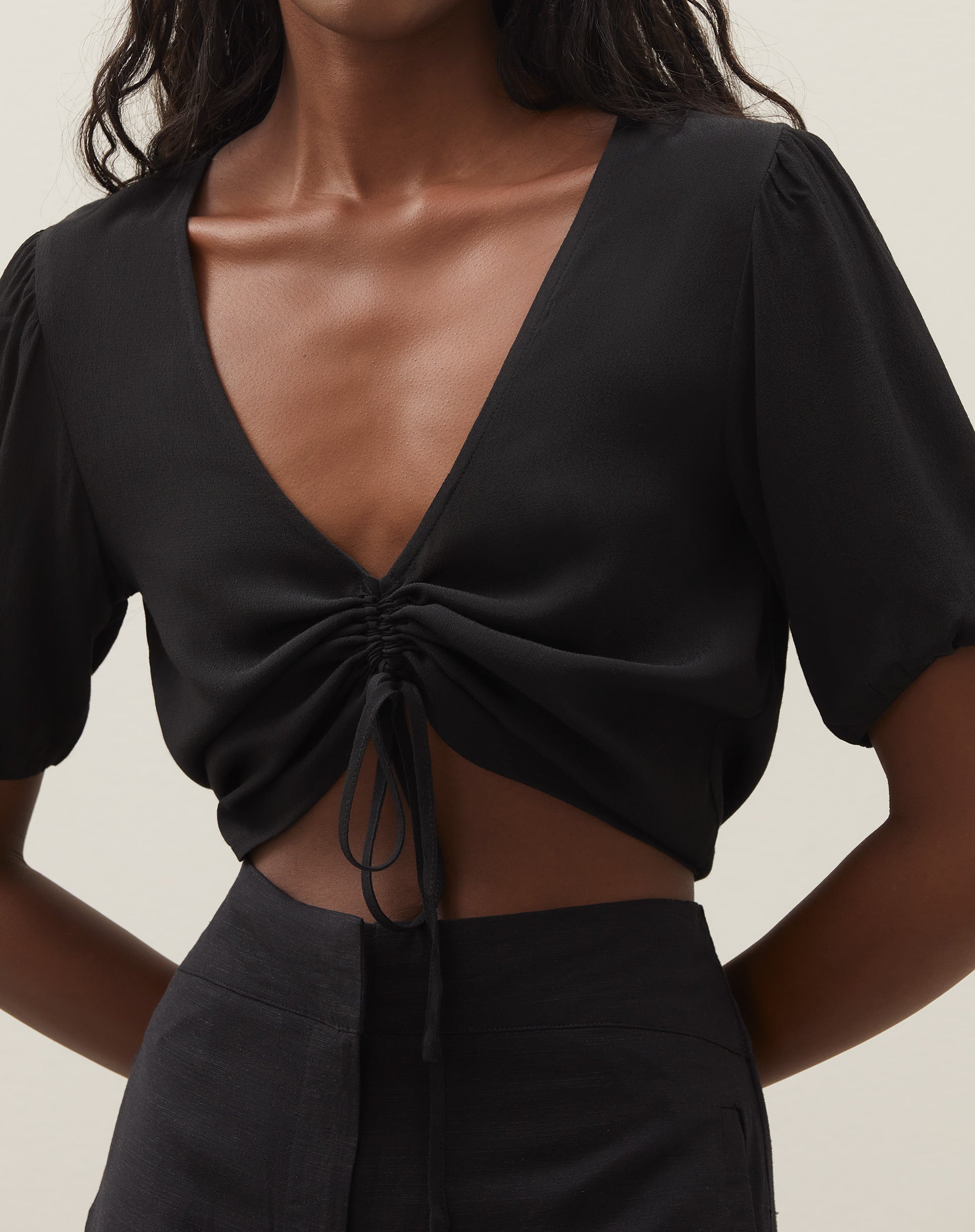 Blusa com Amarração Frontal - Preto