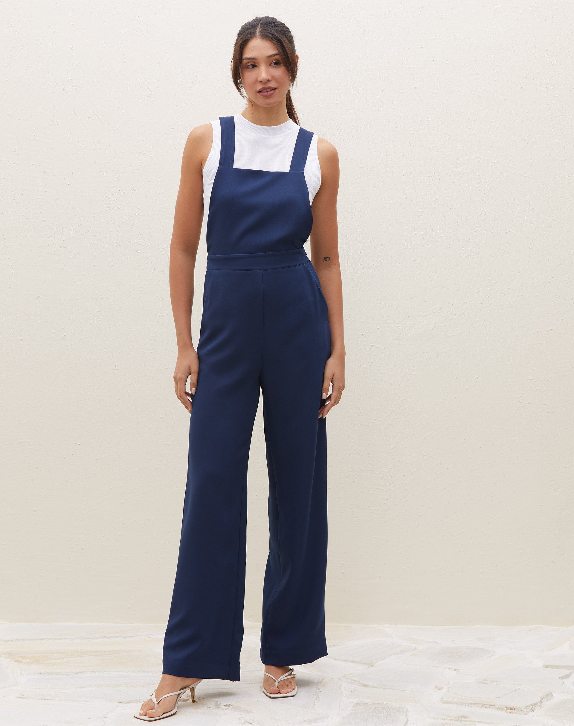 51225298_0016_jardineira-wide-leg-sem-mangas-azul-marinho_0_b9ba769b-de64-4afc-88d8-4d9df9ad4d40.jpg