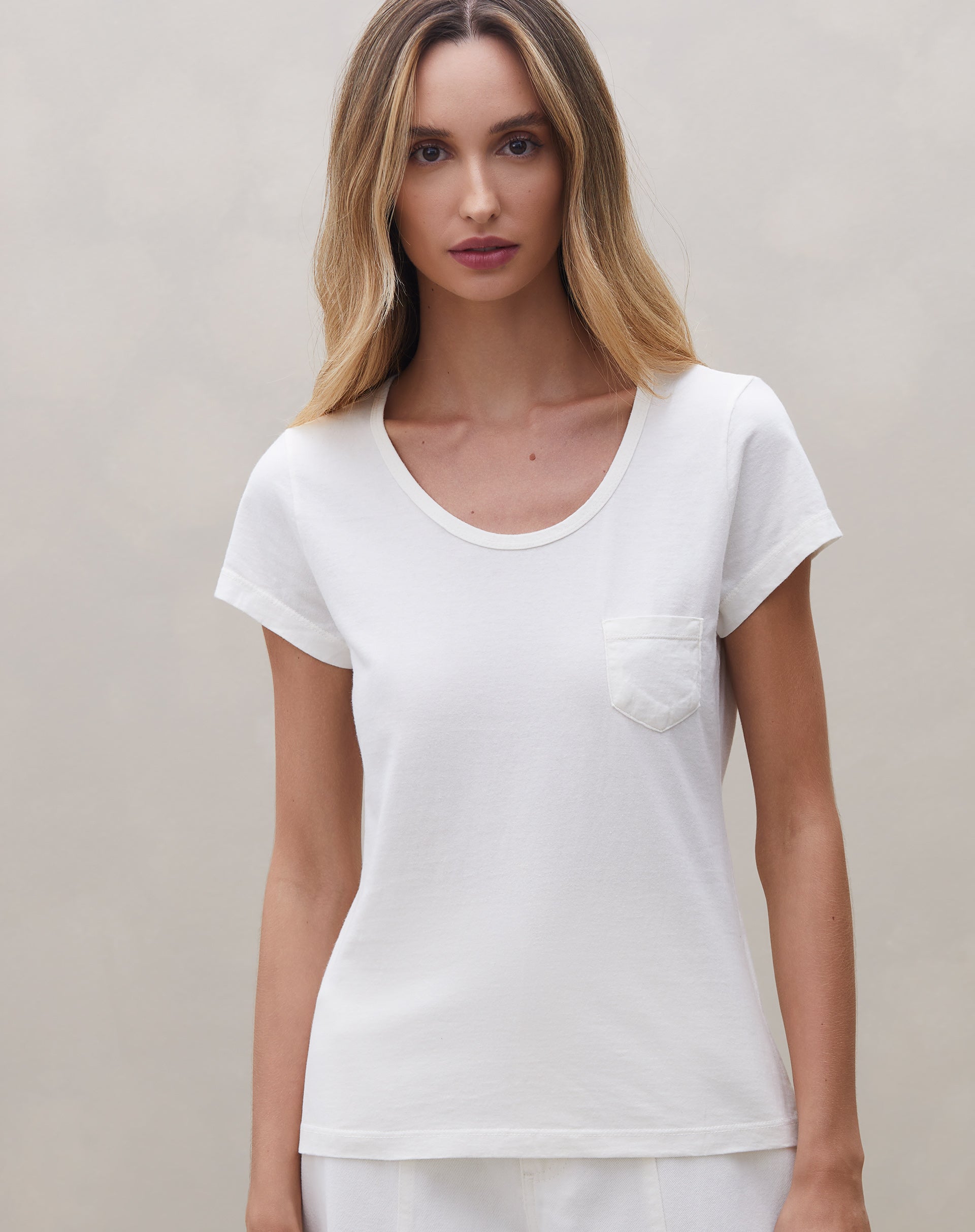 T-Shirt Decote U com Bolso Estonada - OFF-WHITE