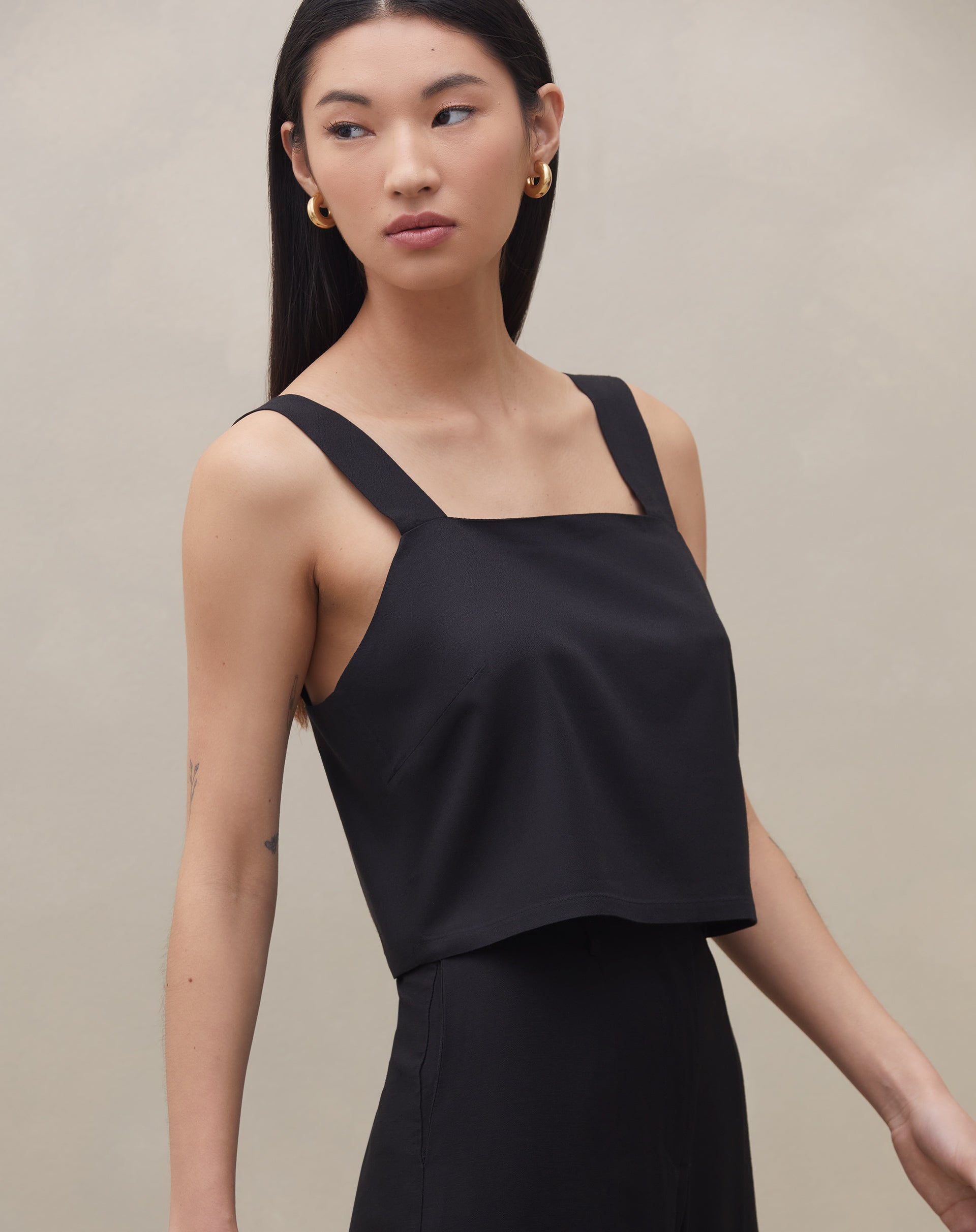 Blusa Regata Decote Reto - Preto