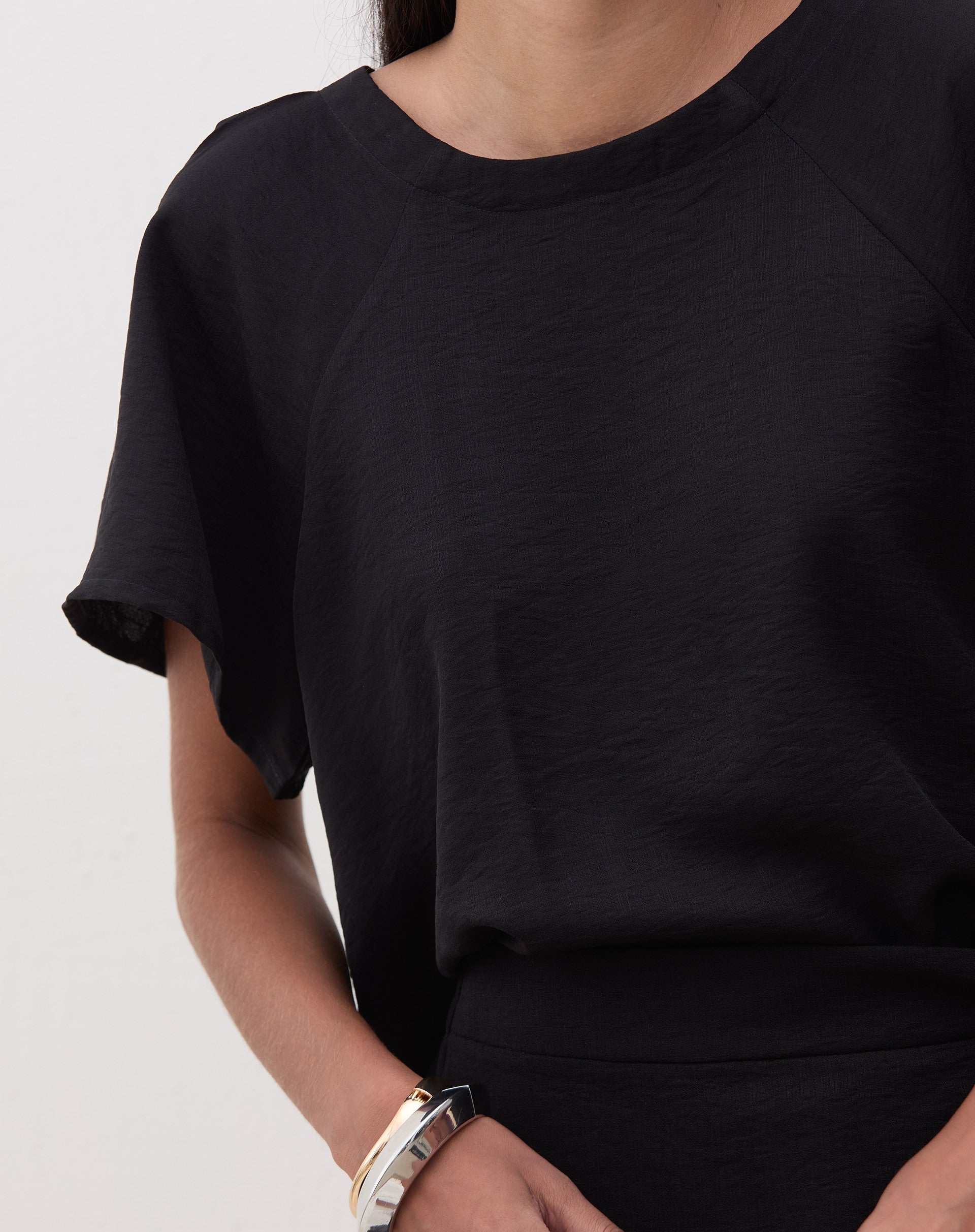 Blusa Ampla de Manga Curta - Preto