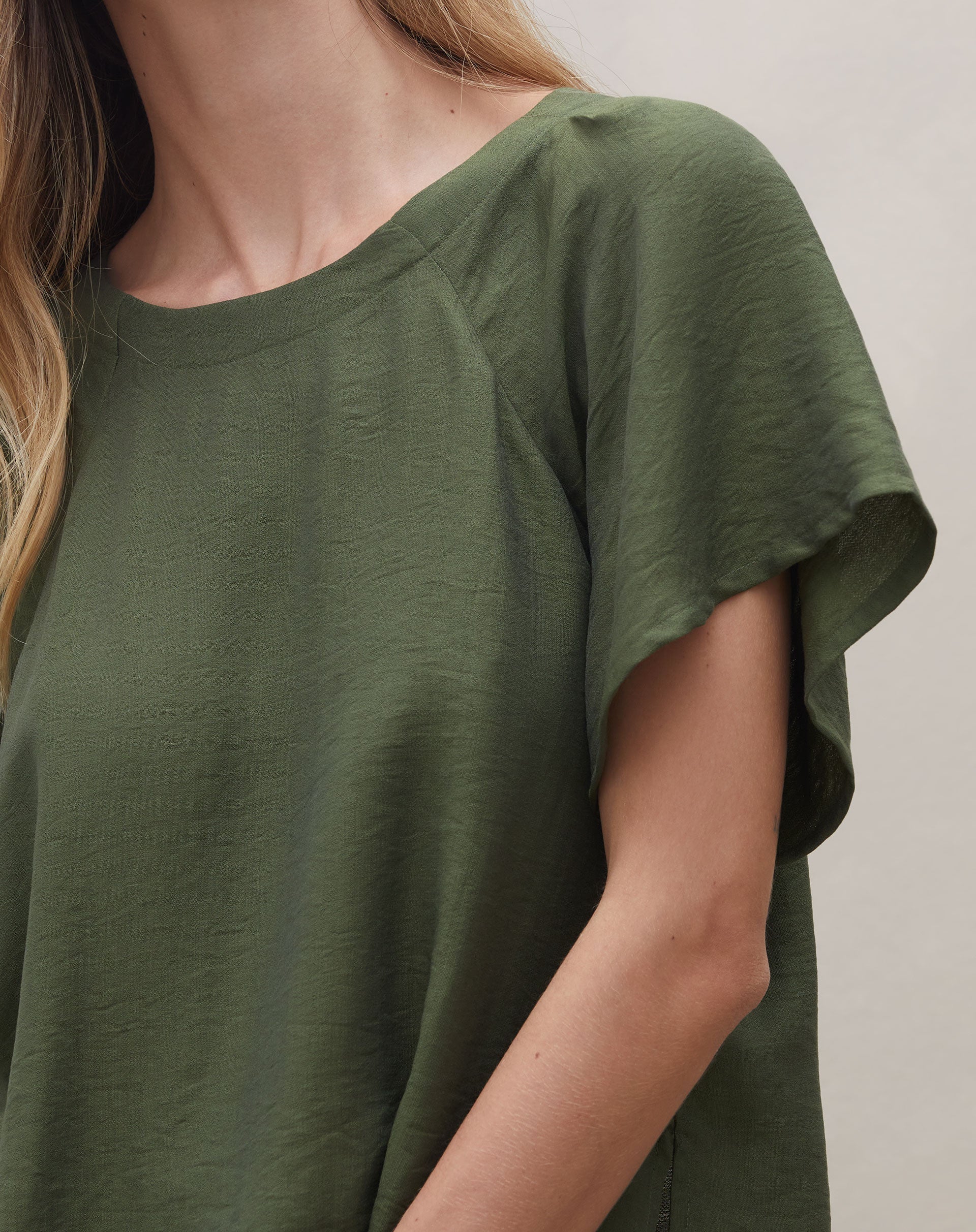 Blusa Ampla de Manga Curta - Verde Militar