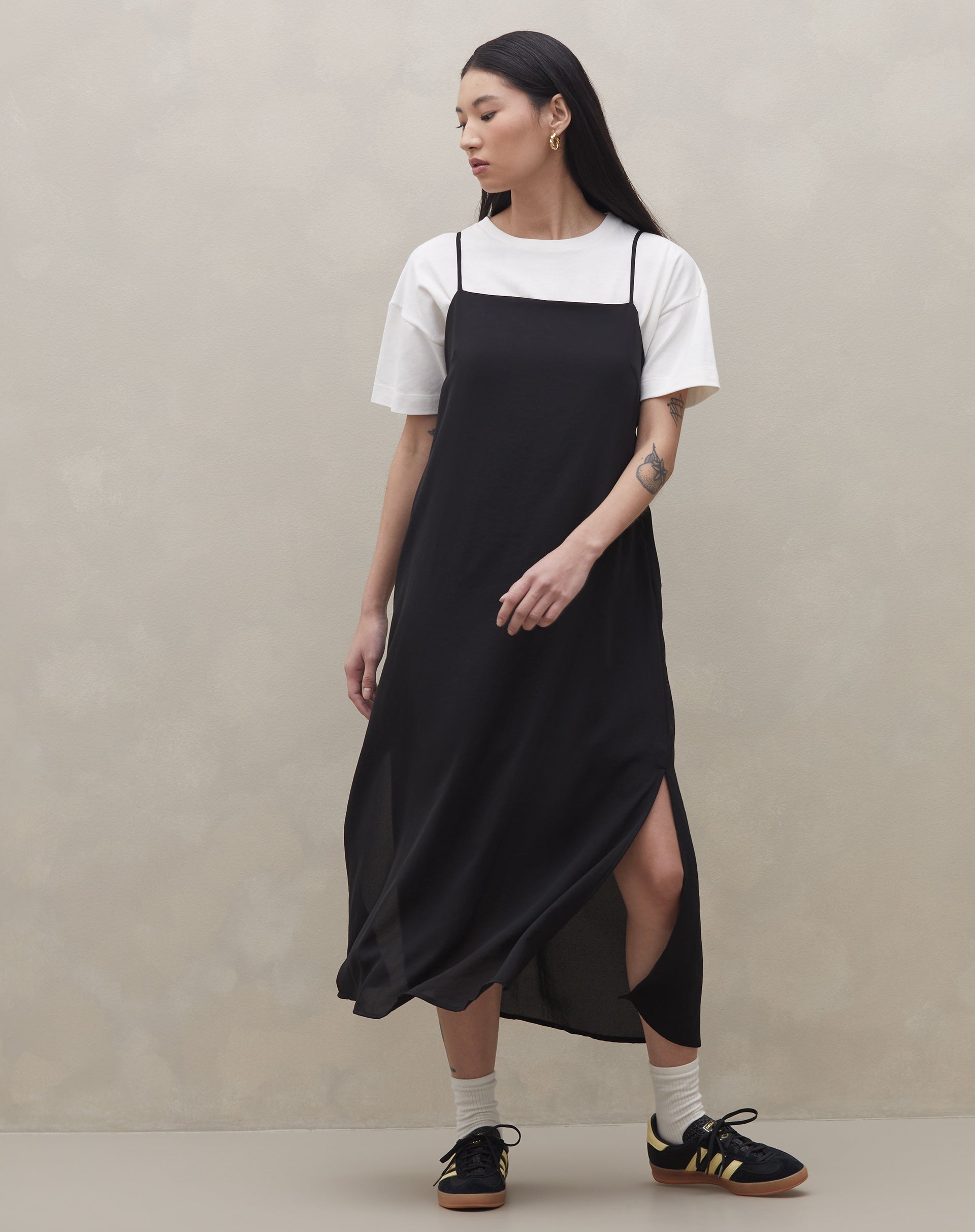 Vestido Midi com Alças Finas - Preto