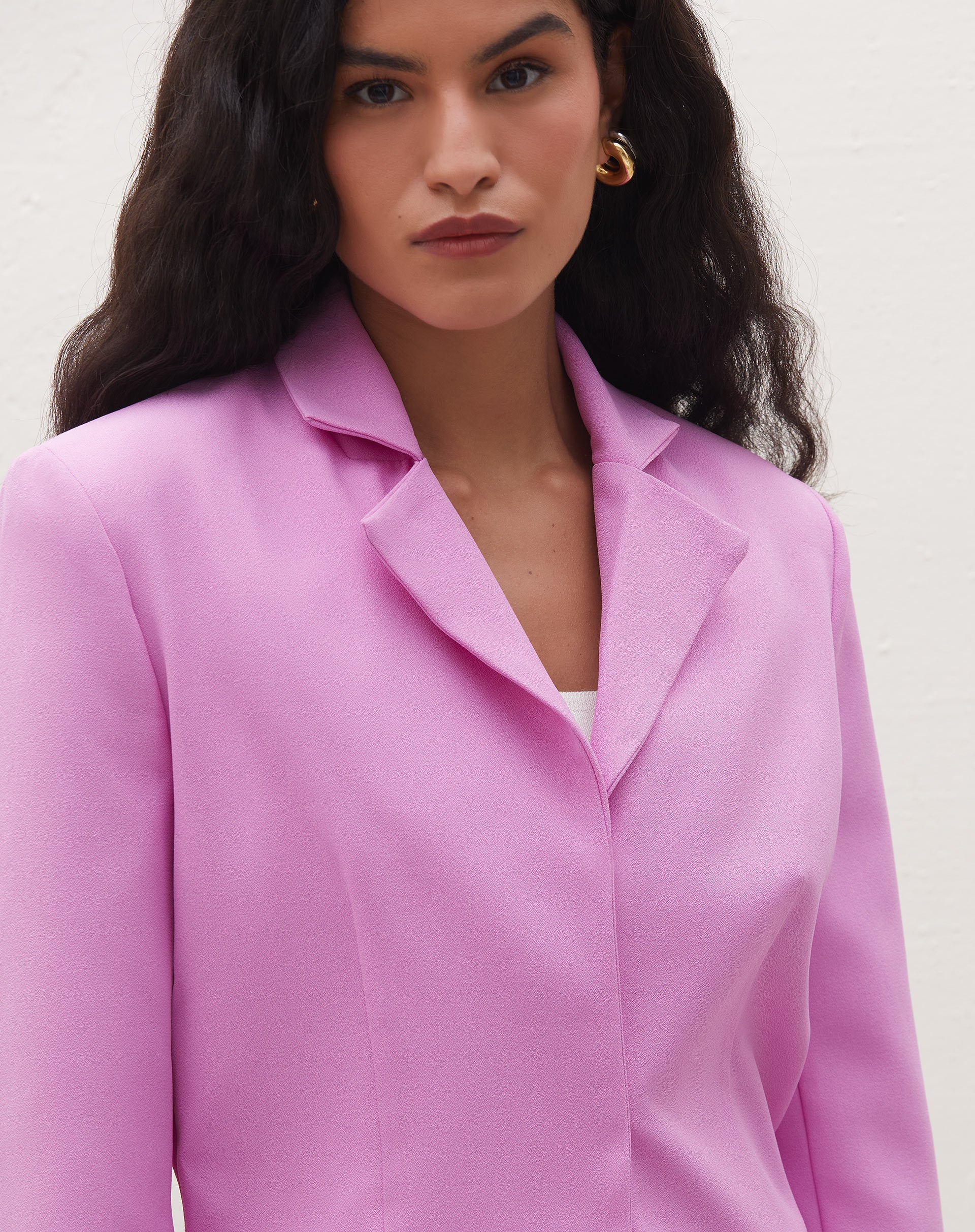 51225387_0013_blazer-cropped-com-fechamento-transpassado-rosa_2_aae4a64e-6a23-4d4b-820e-614b7d472ea2.jpg