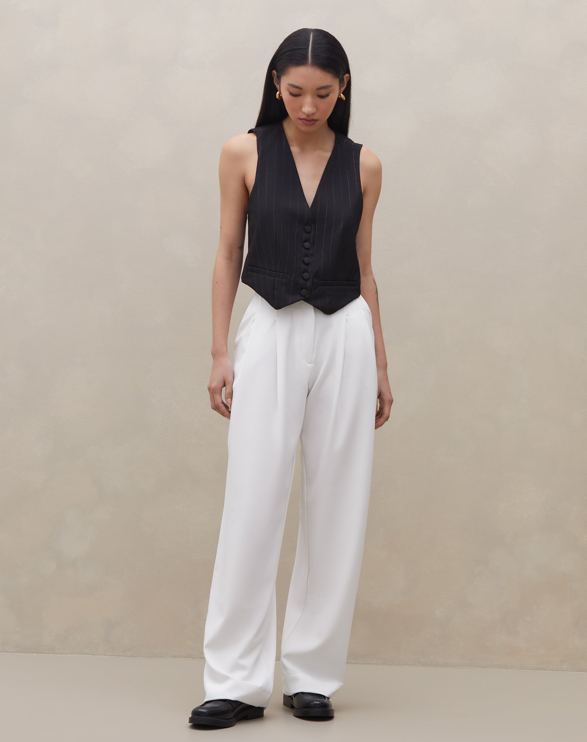 51225388_0029_calca-wide-leg-com-pregas-e-vinco-off-white_0_cc832f91-a4d1-49cc-b219-f4dde493f576.jpg