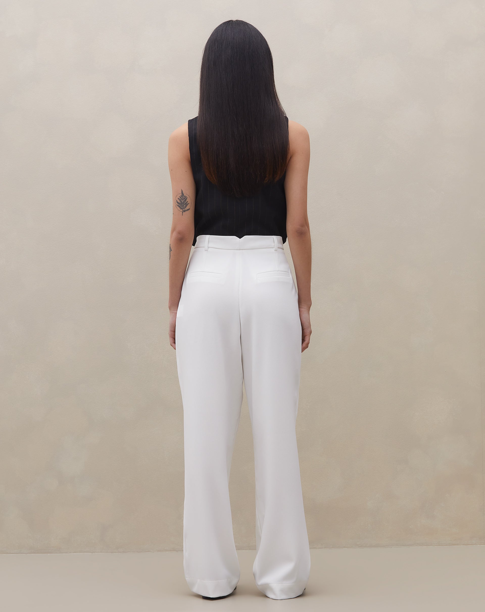 Calça Wide Leg com Pregas - Off-white