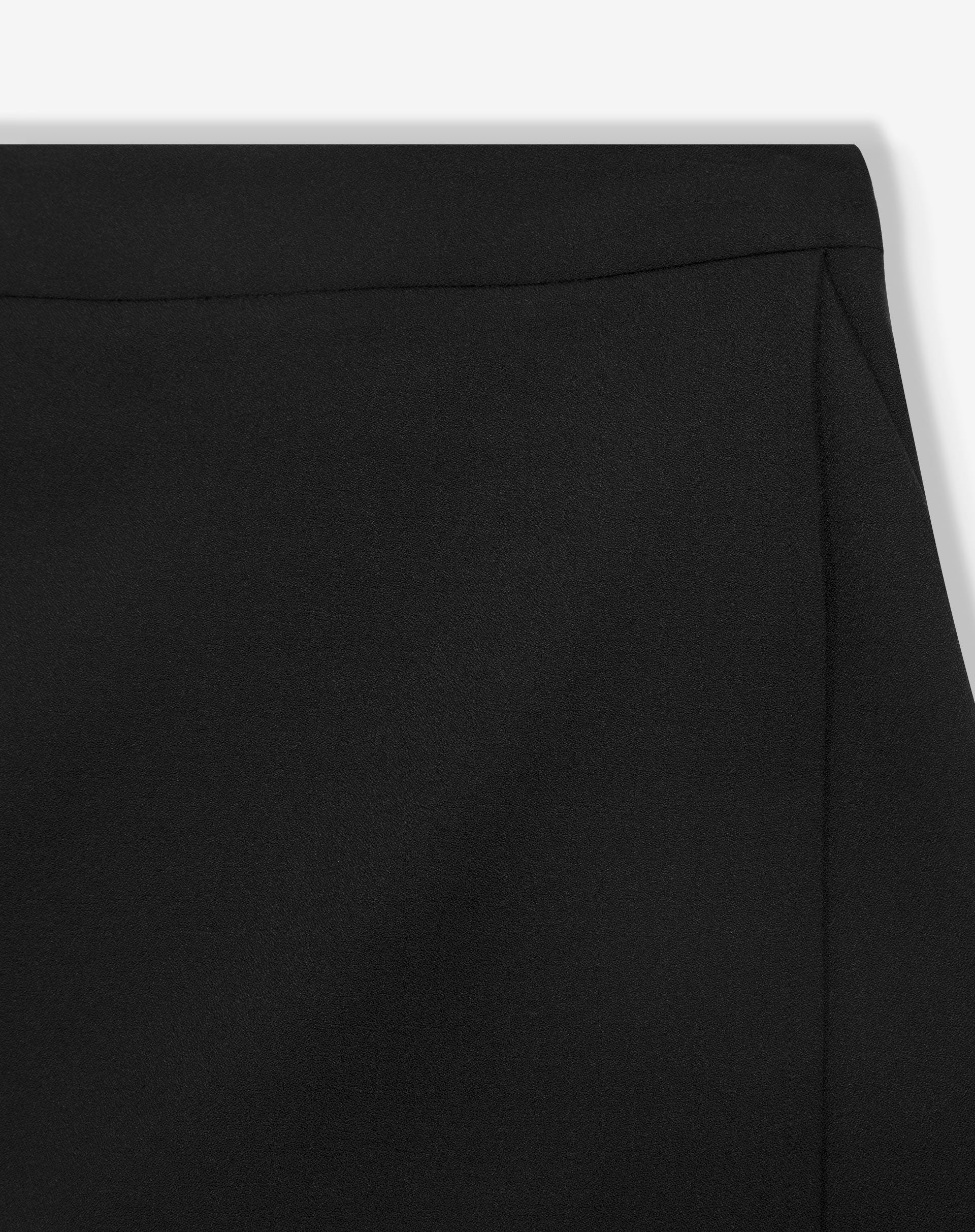 SHORT SAIA DE ALFAIATARIA CINTURA MÉDIA - PRETO