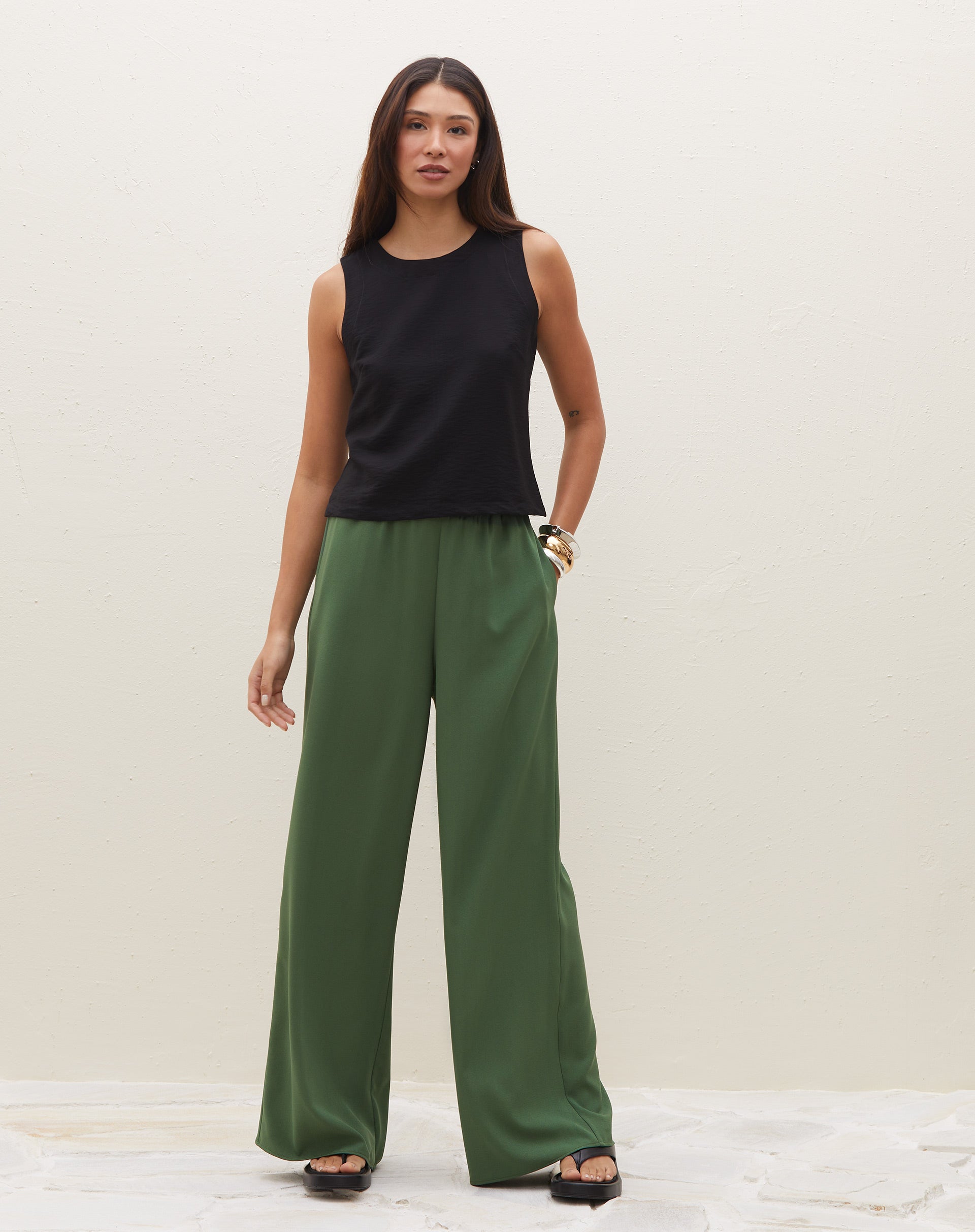 Calça Wide Leg Cós Elástico com Pregas - Verde Militar