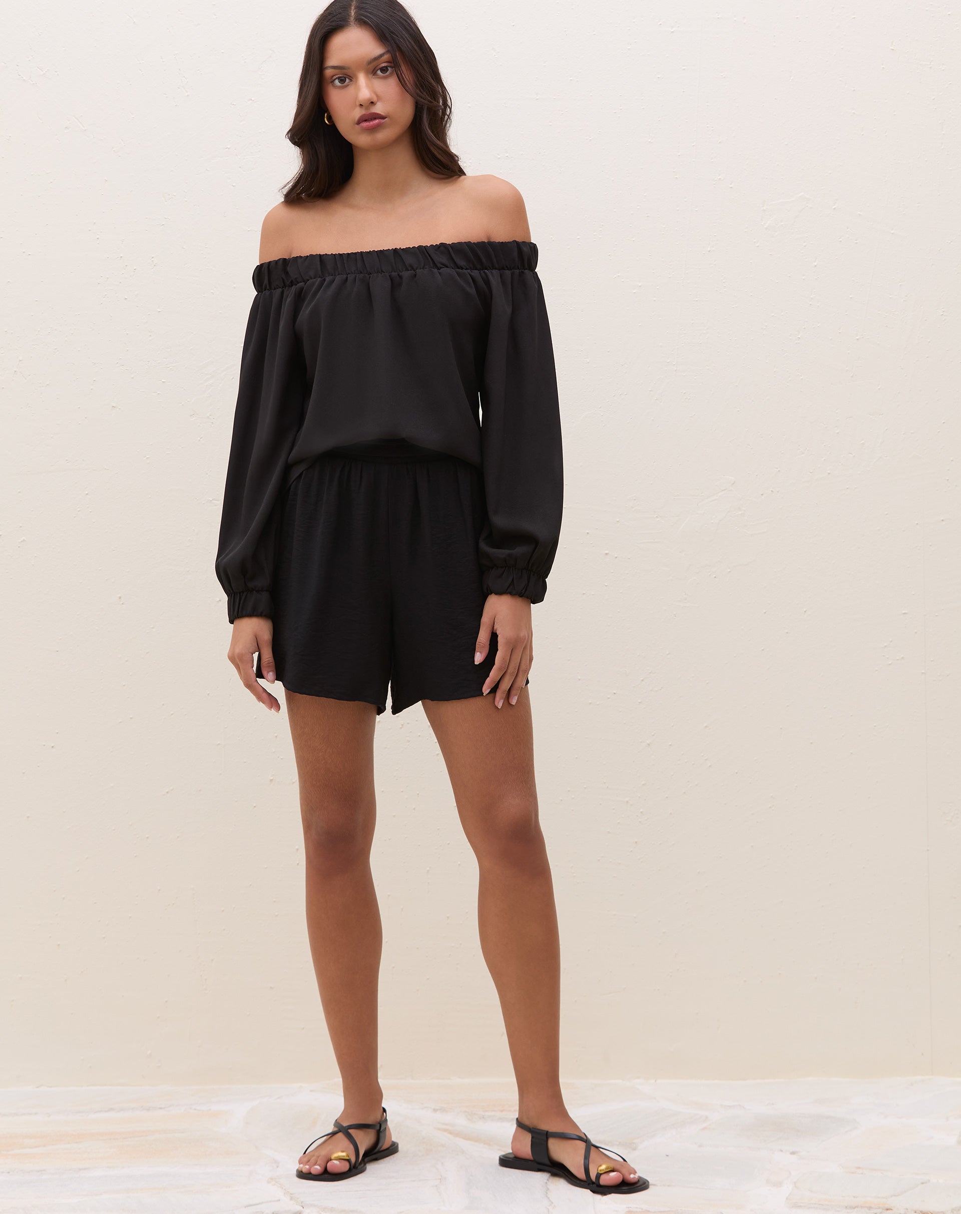 51225418_0002_shorts-cintura-alta-cos-lastex-preto_0_81c4ed90-b029-4c93-9a42-b00f973b5d52.jpg
