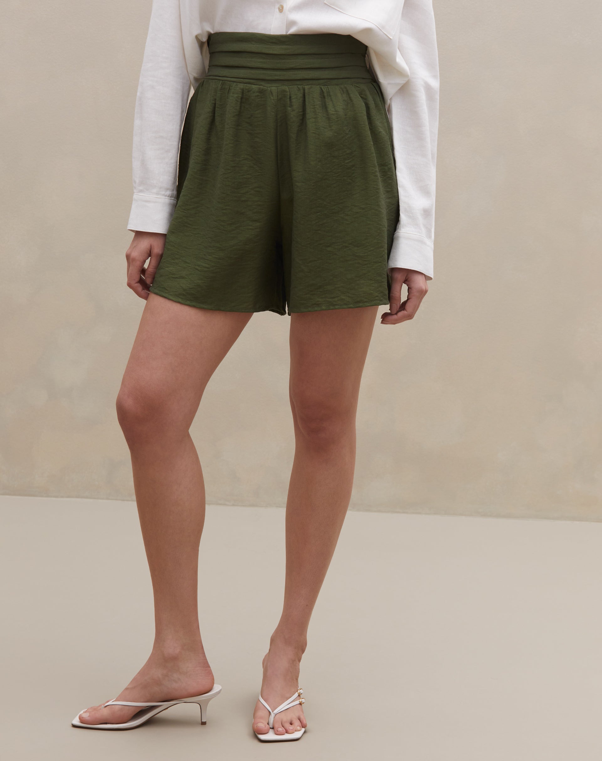 Shorts Cintura Alta Cós Lastex - Verde Militar