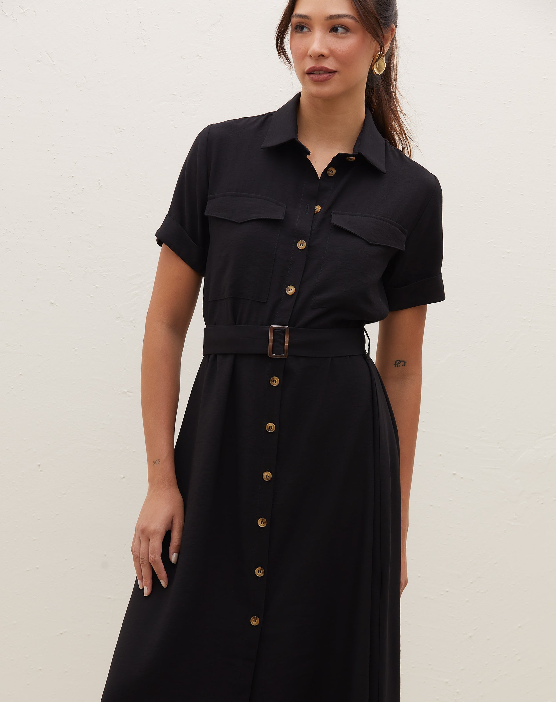 Vestido Chemise com Cinto e Bolsos - Preto