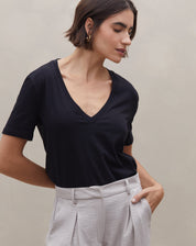 Camiseta Gola V de Malha - Preto