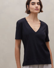 Camiseta Gola V de Malha - Preto