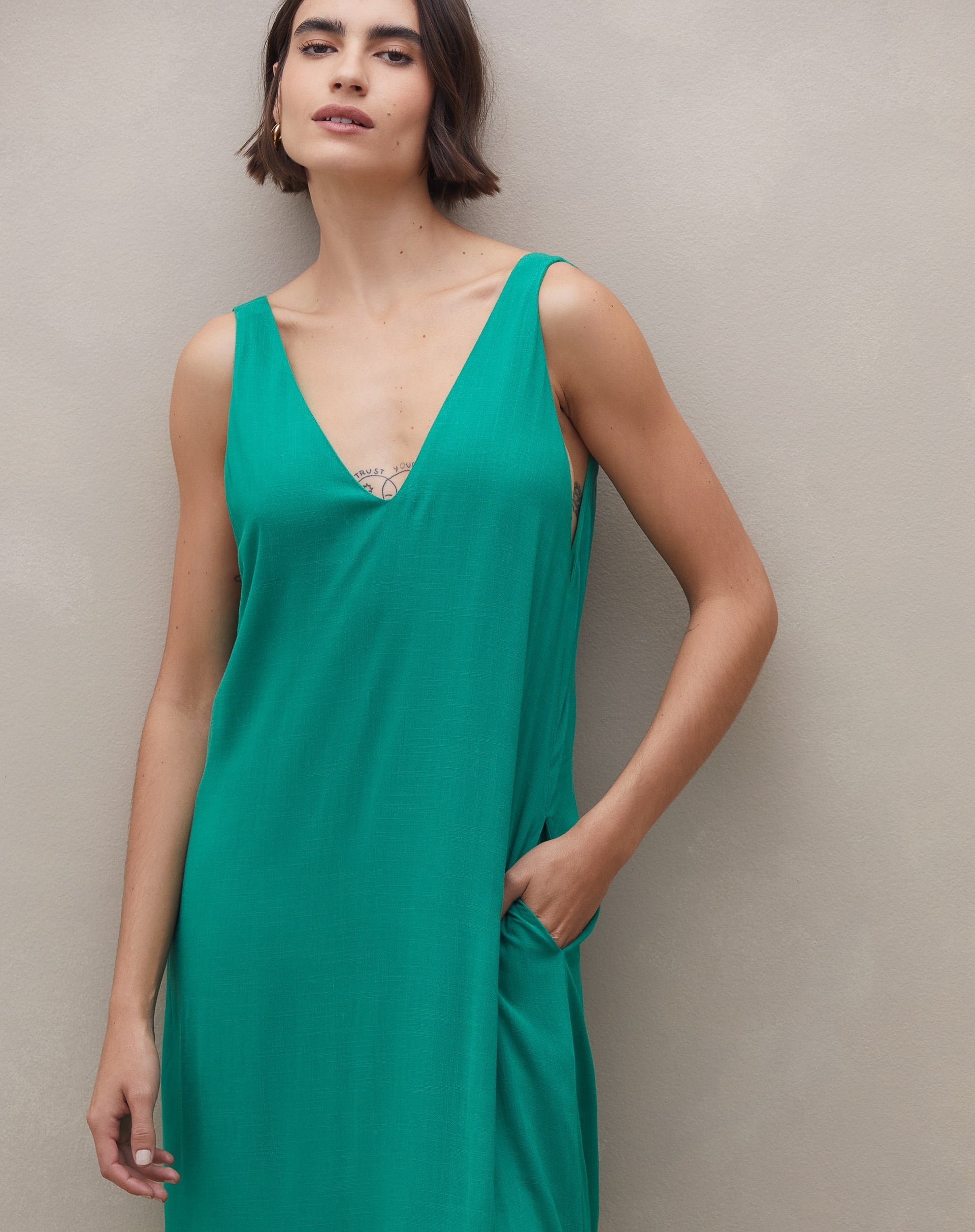 Vestido Longo Regata Decote V - Verde