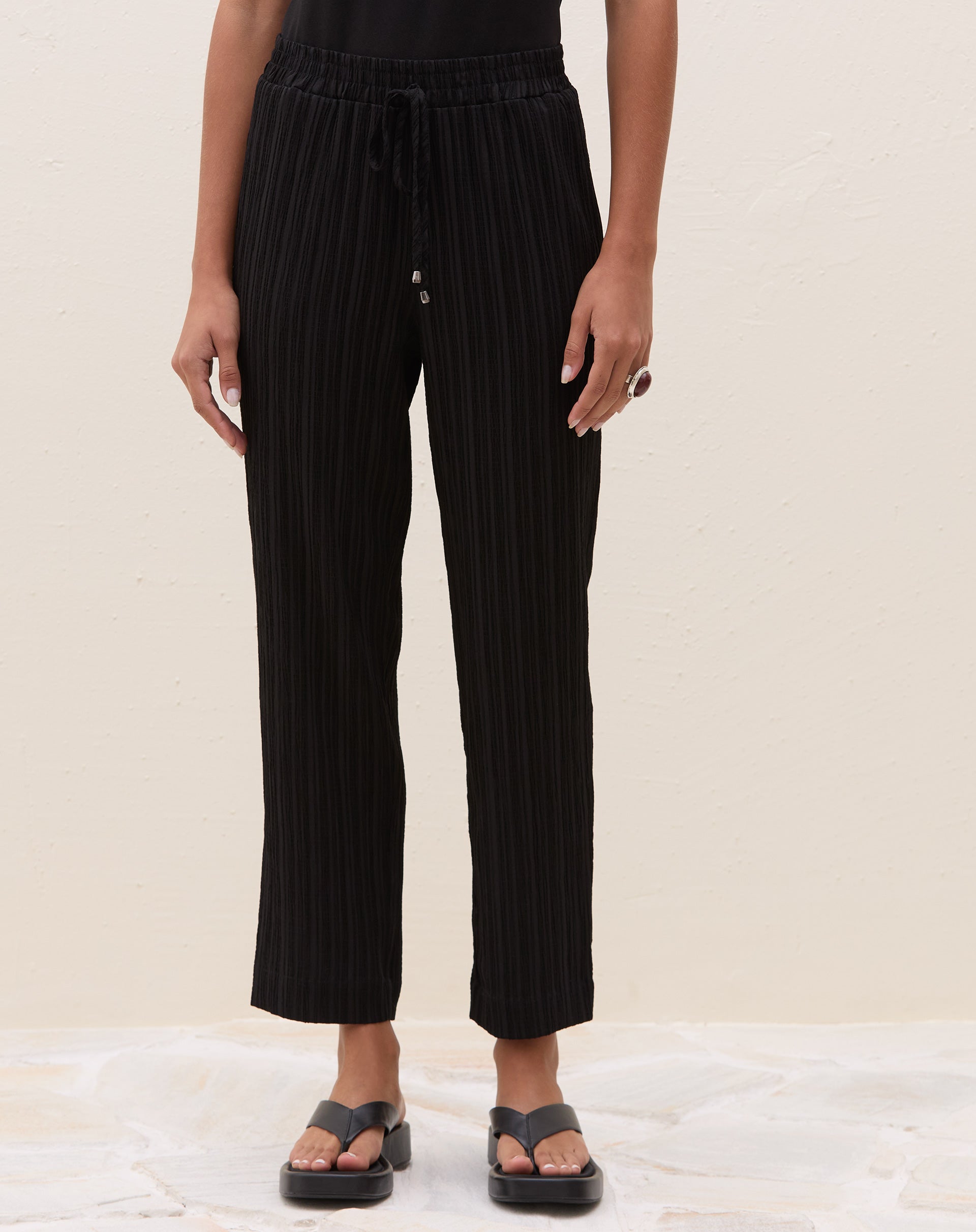 51225637_0002_calca-jogger-cintura-elastico-preto_2_b1be19b9-748e-4f46-9769-ab55197e6b65.jpg