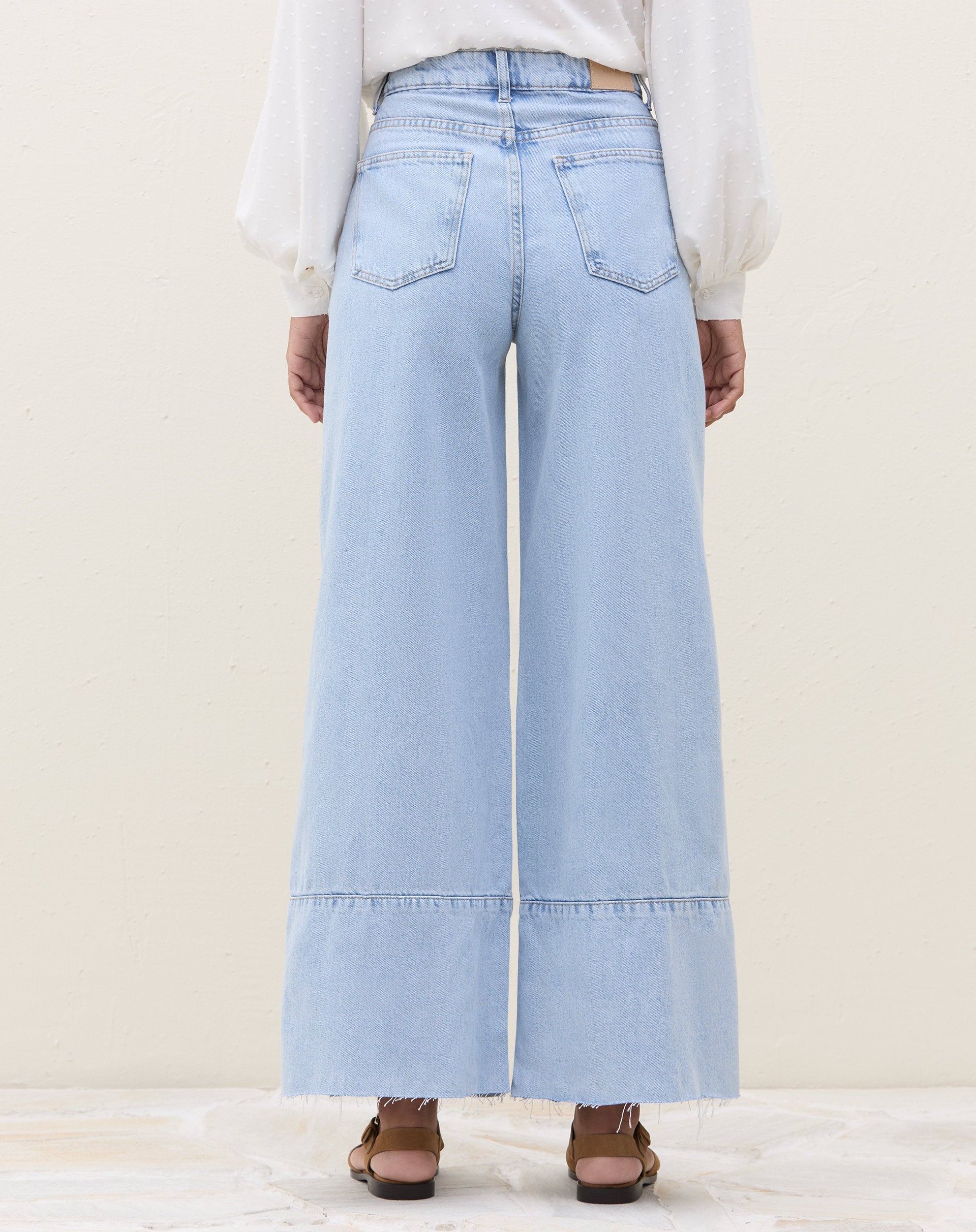 Calça Wide Recorte na Barra Jeans - Azul Claro