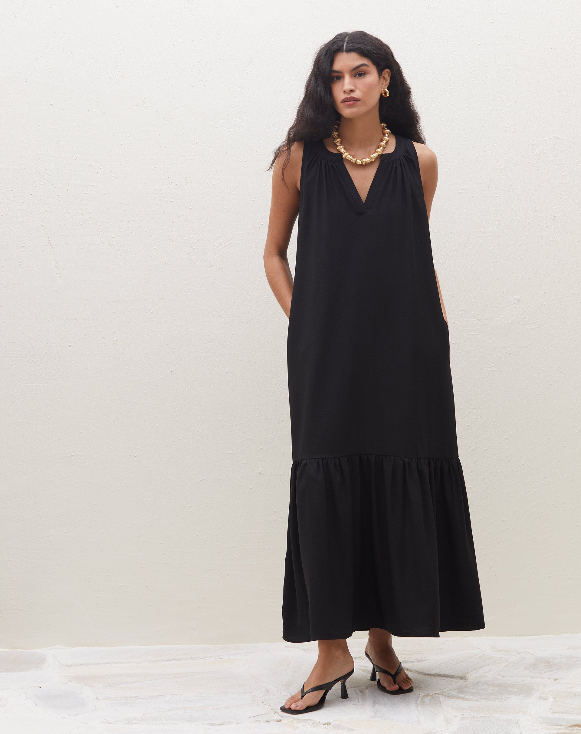 Vestido Midi Decote V  - Preto