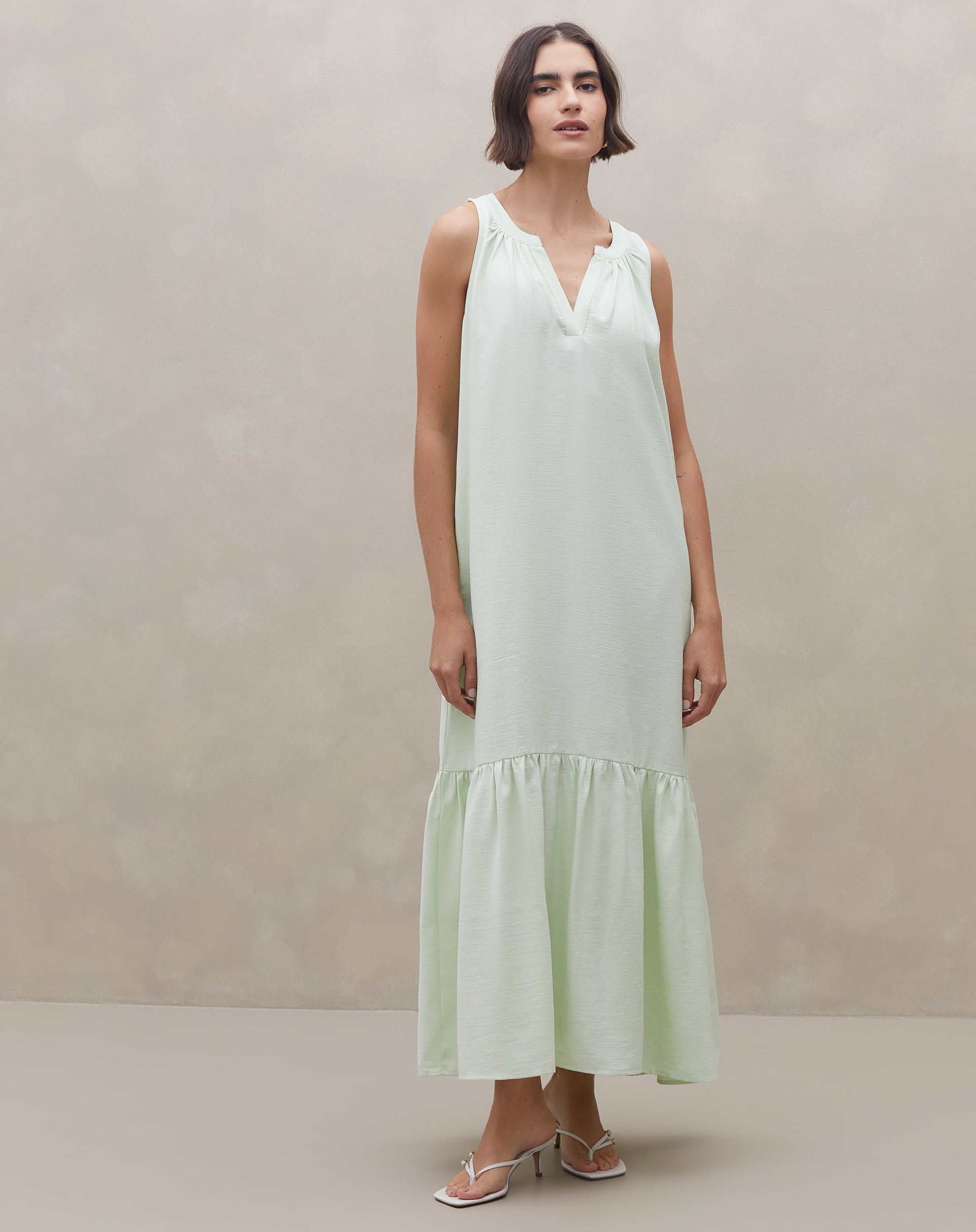 51225731_0183_vestido-midi-decote-v-verde-claro_0_dd3e1f54-d062-4ca2-8b0d-7a3dfefcc7e1.jpg