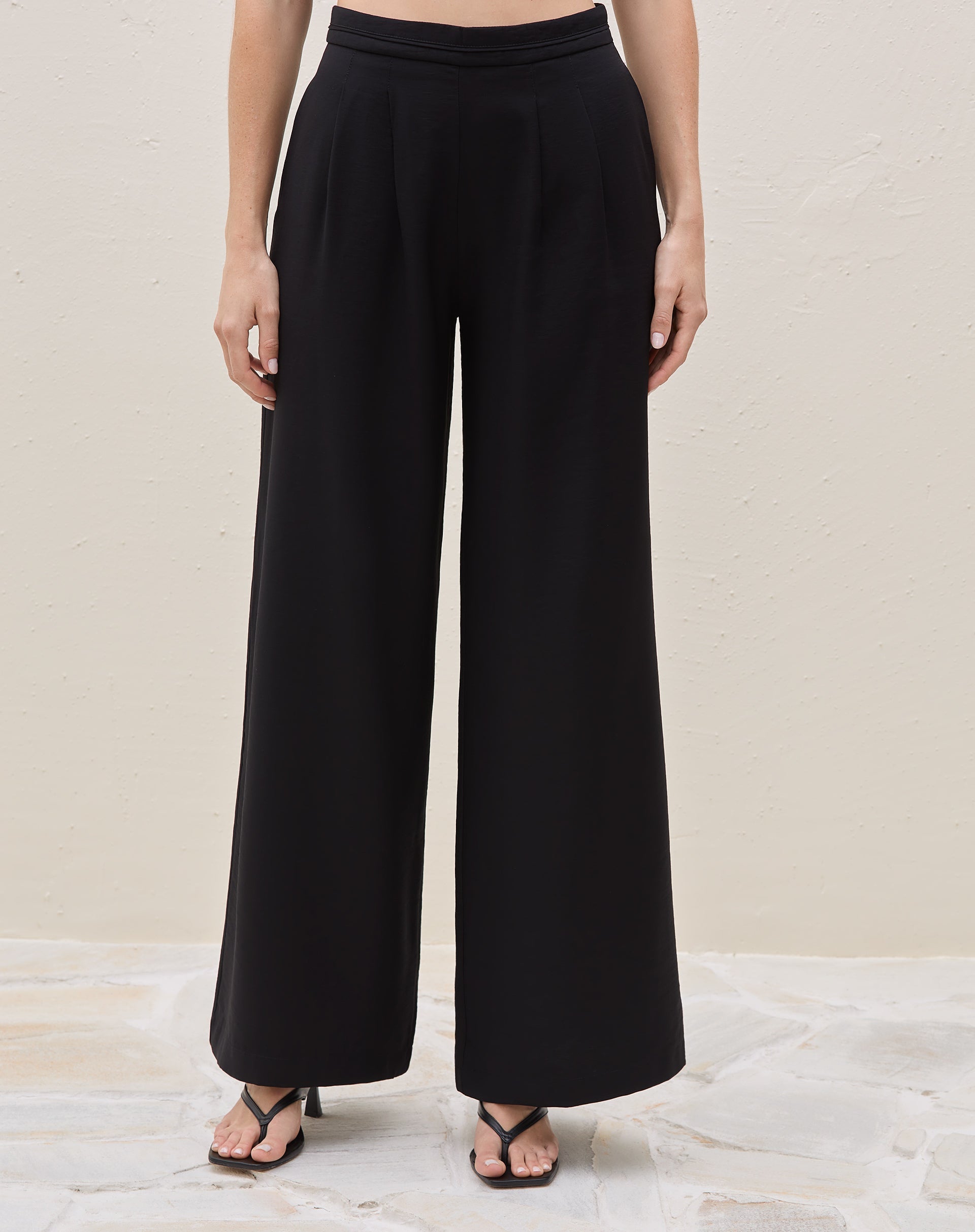 Calça Wide Leg com Pregas - Preto