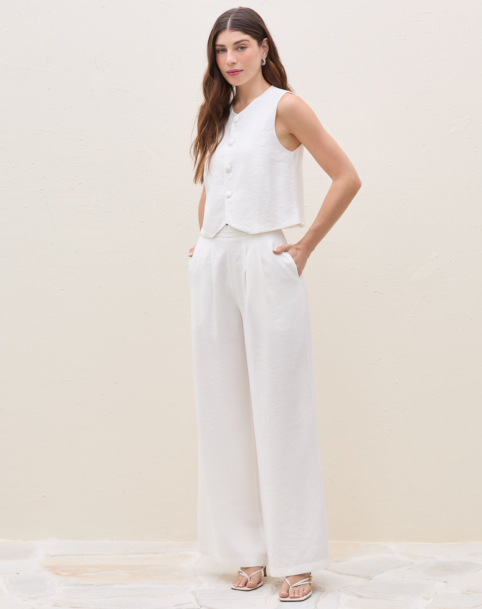 51225752_0029_calca-wide-leg-com-pregas-off-white_0_2917d2e8-0779-4dbe-9c1e-e7e84b3618cf.jpg
