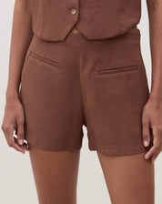 Short com Bolsos Embutidos - Marrom Escuro