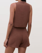 Short com Bolsos Embutidos - Marrom Escuro
