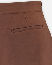 Short com Bolsos Embutidos - Marrom Escuro