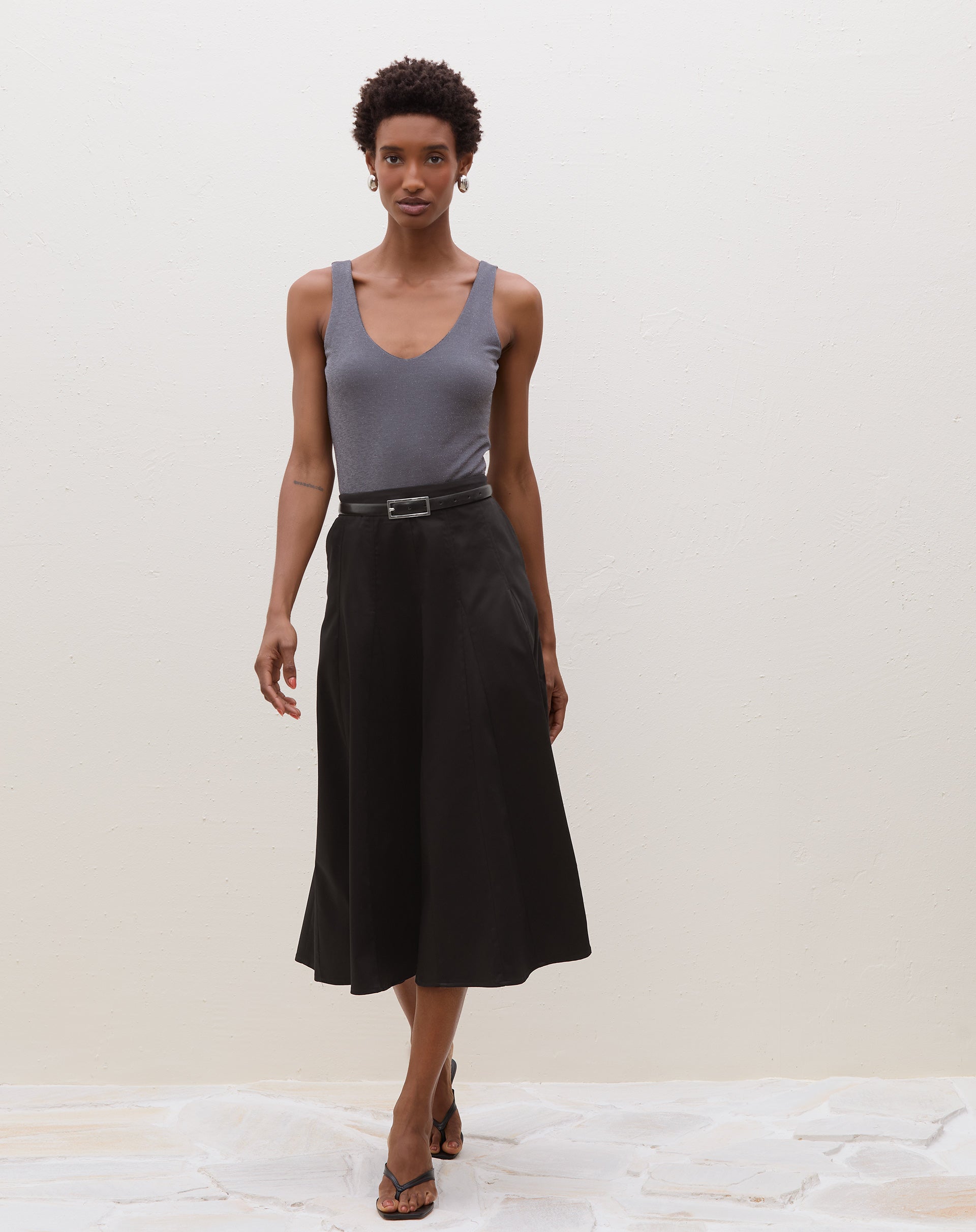 51225764_0002_saia-midi-alongada-preto_0_15203f6d-abdc-4f58-9f09-b786bd384ba6.jpg