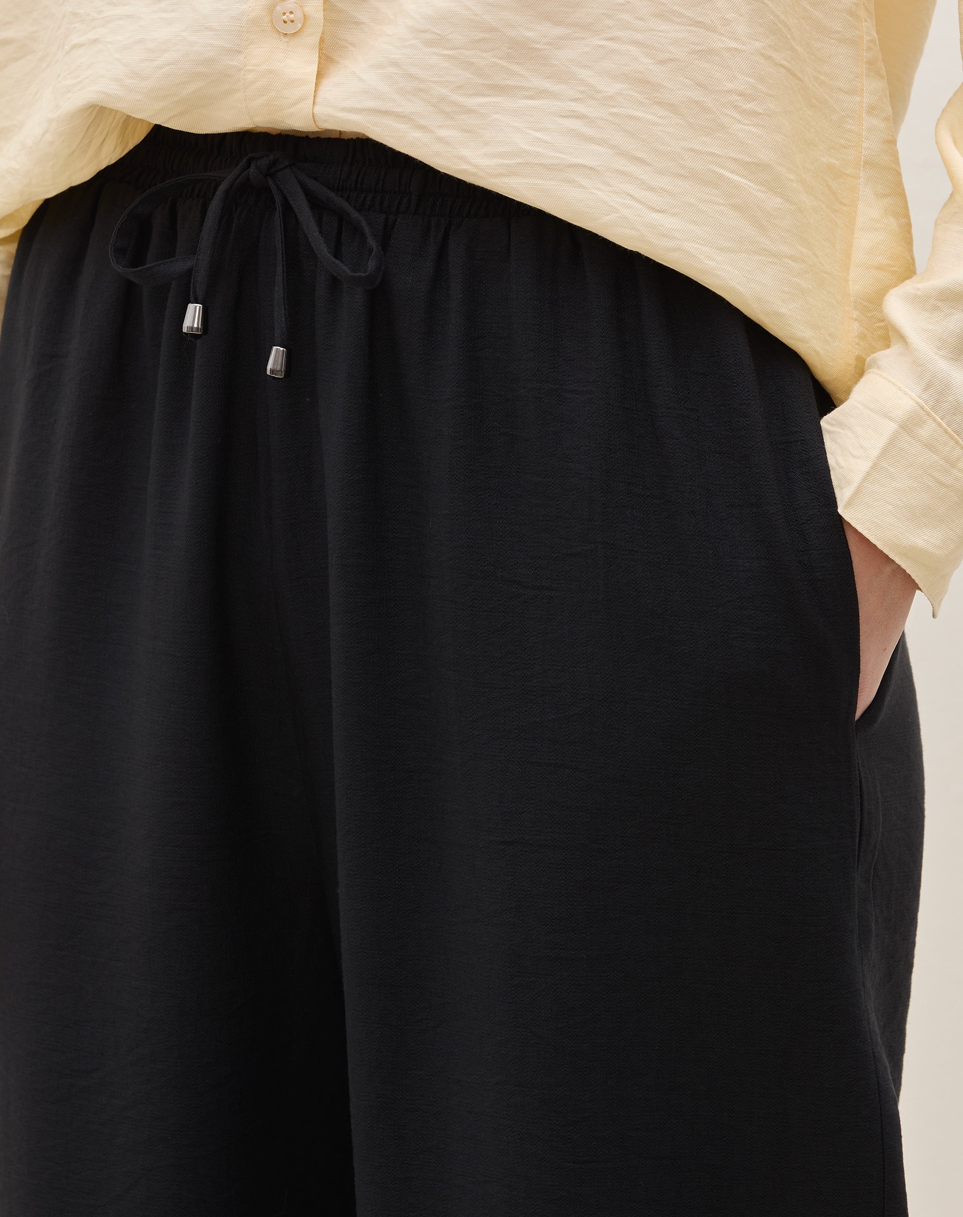 Calça Reta com Passante - Preto
