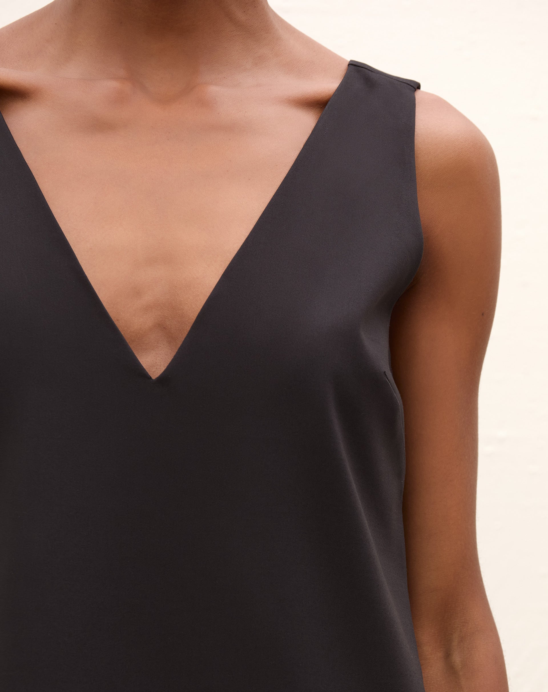 51226126_0002_vestido-preto_3_c7b07656-9ce9-4da7-b9a3-672a5e9805ef.jpg