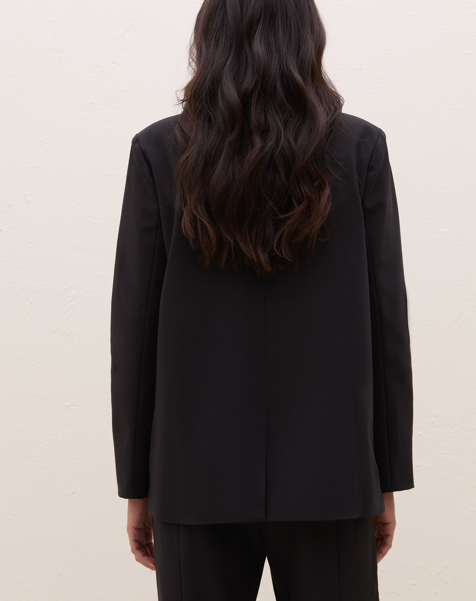51226134_0002_blazer-preto-1_3_d0d6c51c-0c51-46b7-934b-461c8868f94d.jpg