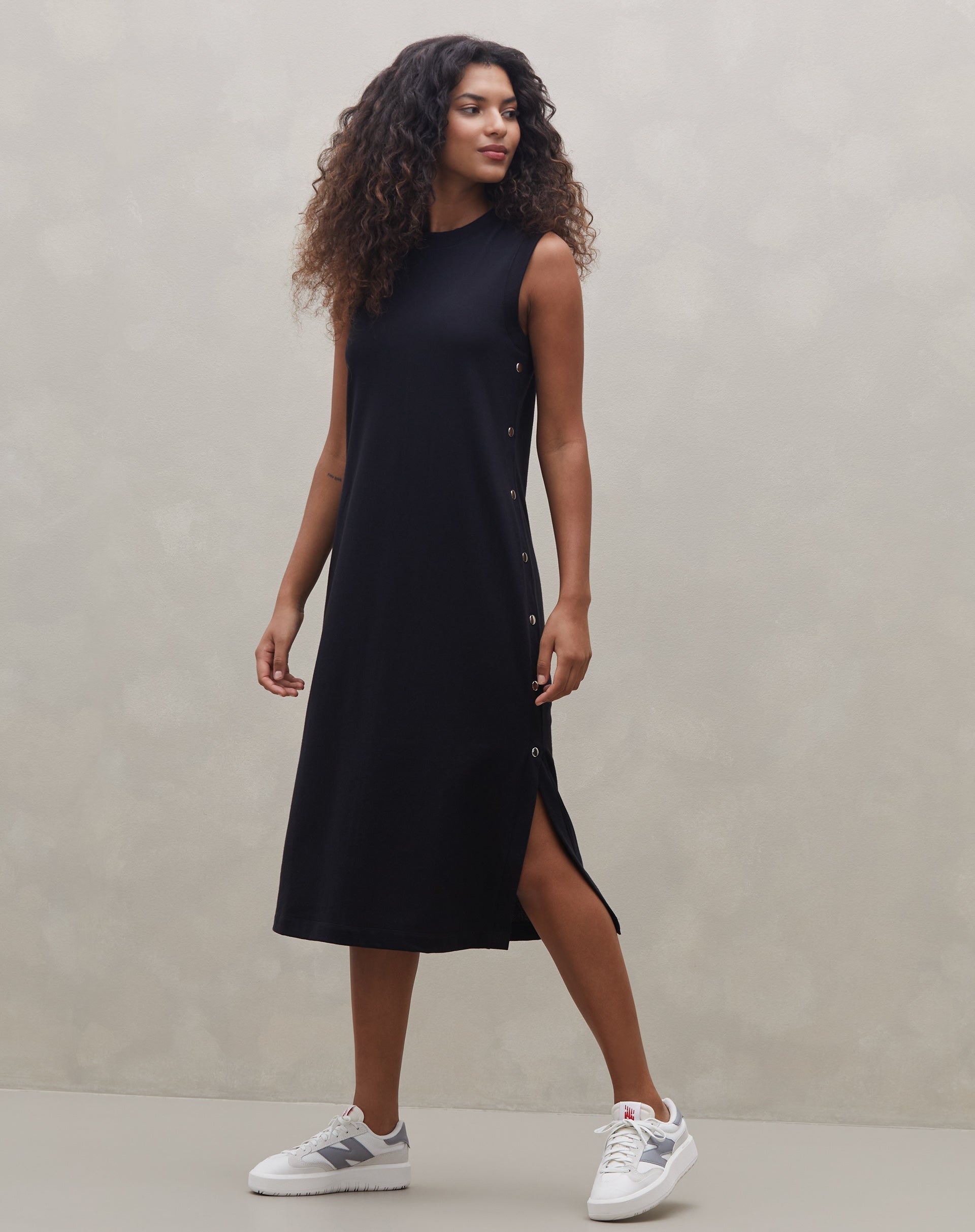 Vestido Midi Alongado de Malha com Botões - Preto