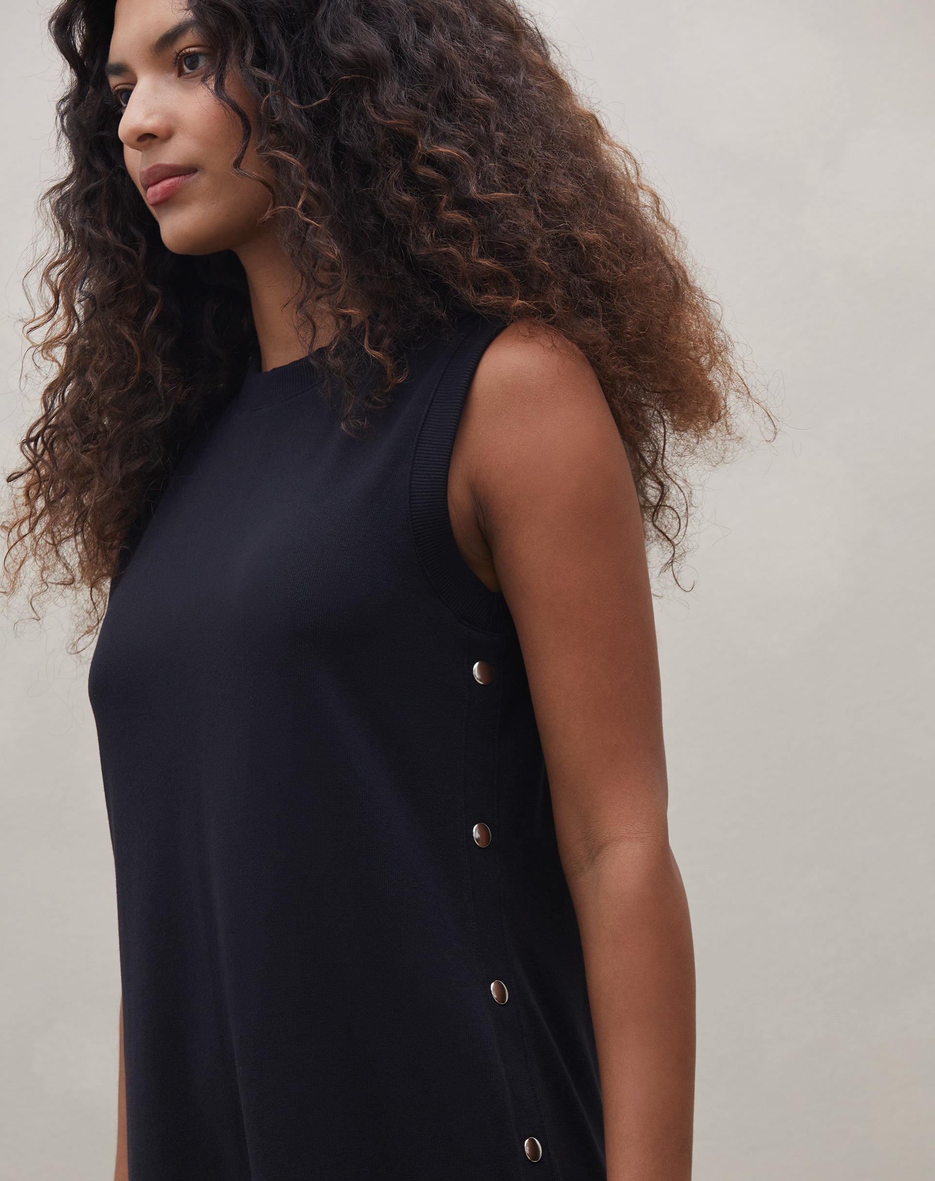 Vestido Midi Alongado de Malha com Botões - Preto