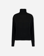 Detalhe do decote gola alta em cashmere preto com textura macia e acabamento do colarinho