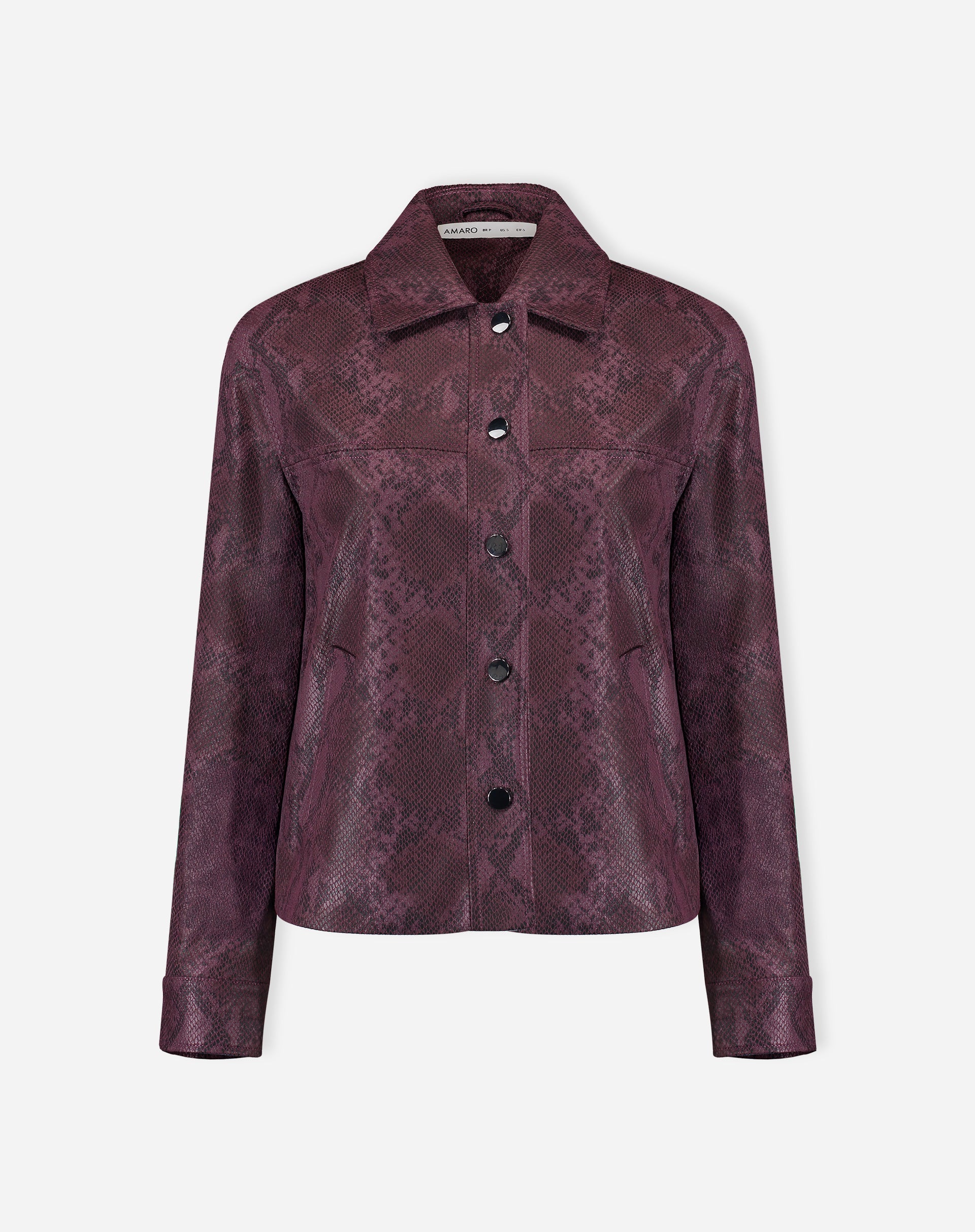Vista traseira da jaqueta quadrada em PU vinho com padrão em formato de cobra, focando na pala superior e corte reto.