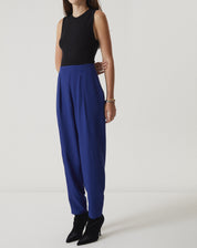 CALÇA COM VINCOS DE ALFAIATARIA - AZUL