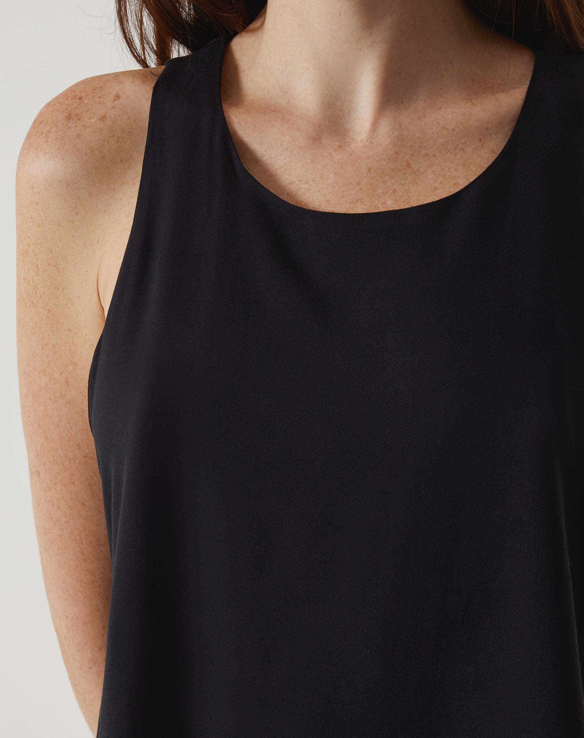 REGATA COM BABADOS DE VISCOSE - PRETO