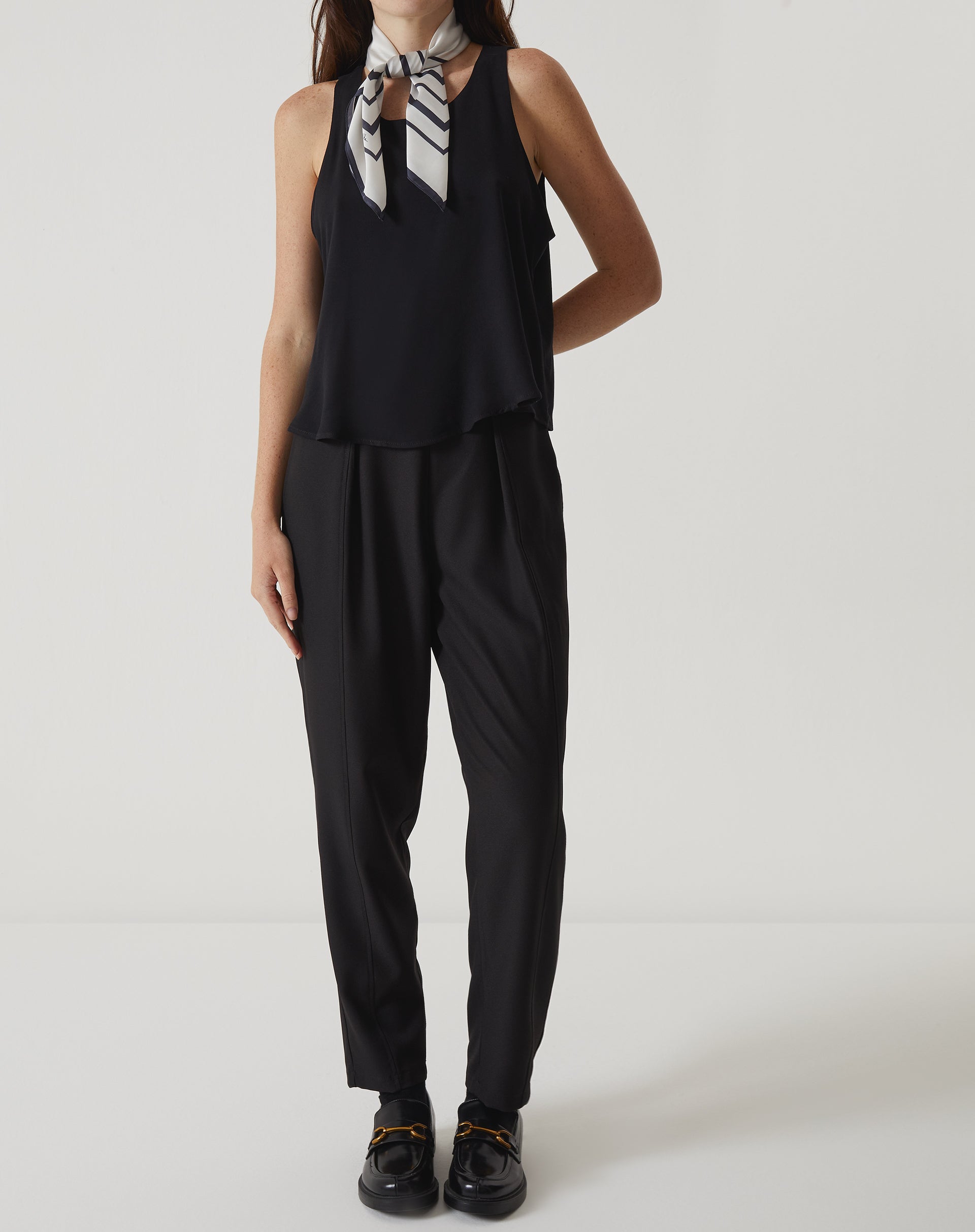 REGATA COM BABADOS DE VISCOSE - PRETO